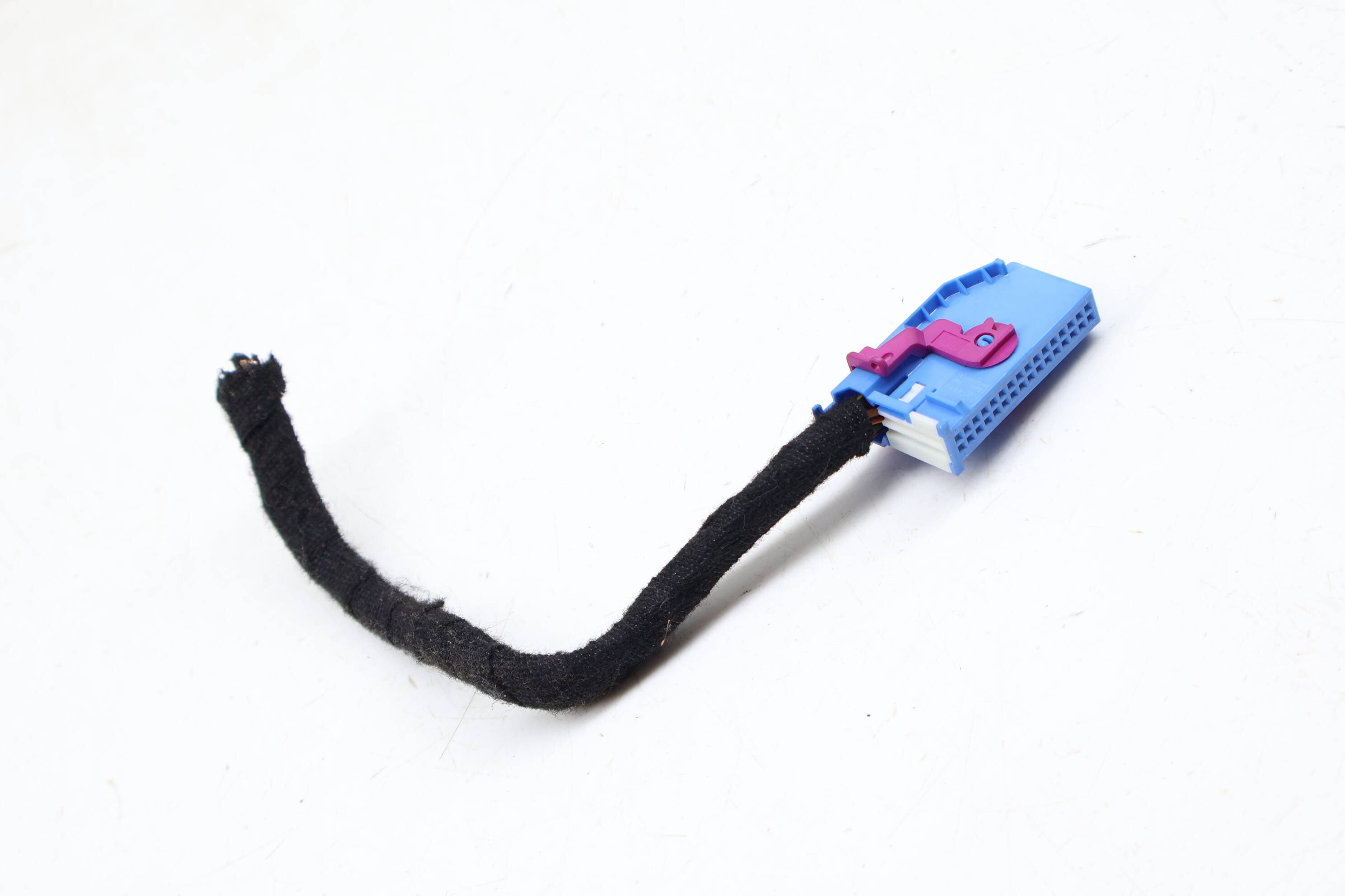 Instrument Cluster Wiring Connector / Pigtail (32-Pin) 1J0972977D