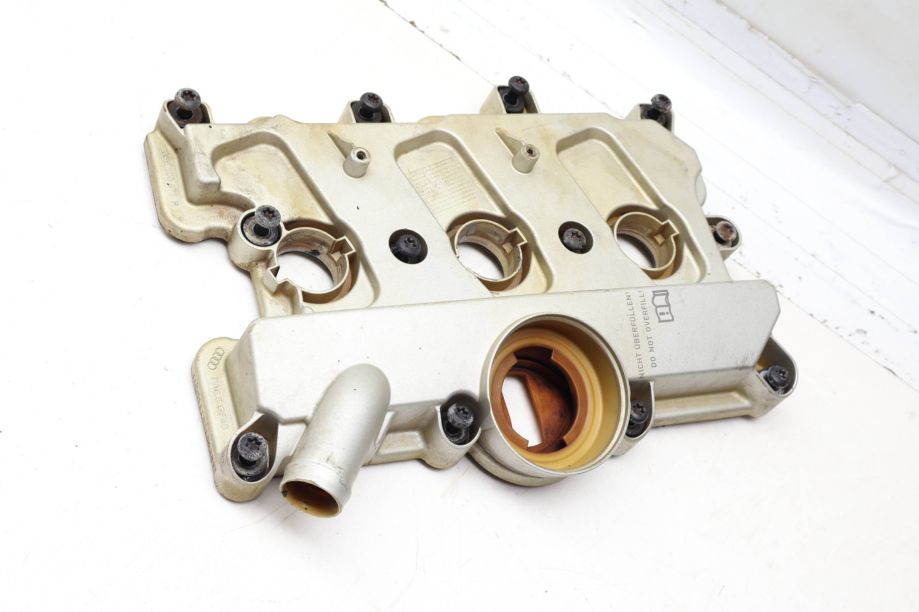 Engine Valve / Cylinder Head Cover 06E103471P 95810513500