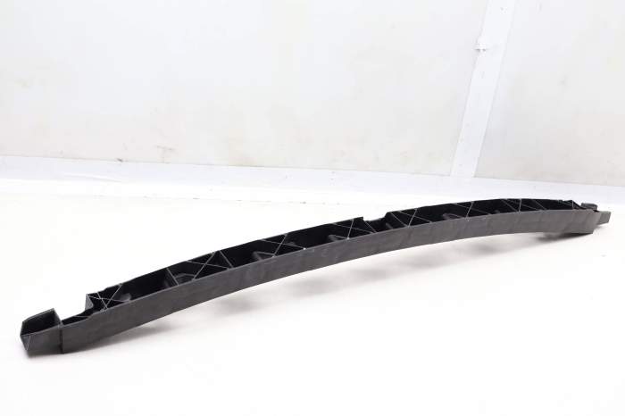 Center Bumper Guide / Bracket 4G5807458A main product photo