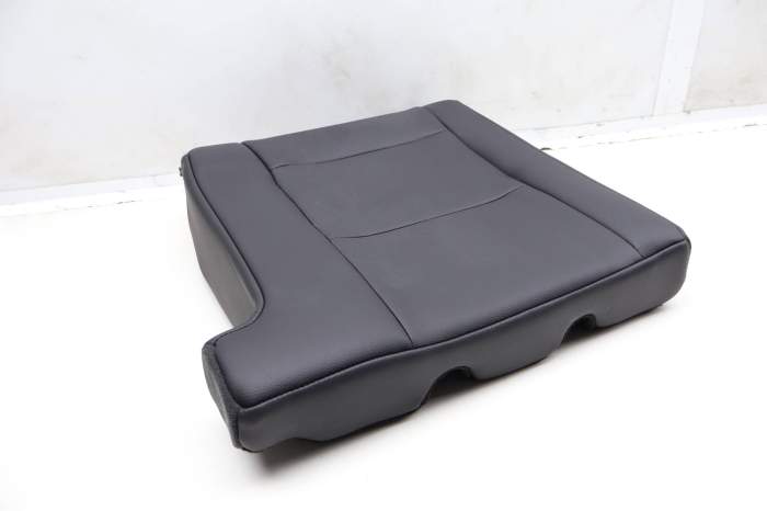 Lower Seat Bottom Cushion (3Rd Row) LR097601 main product photo