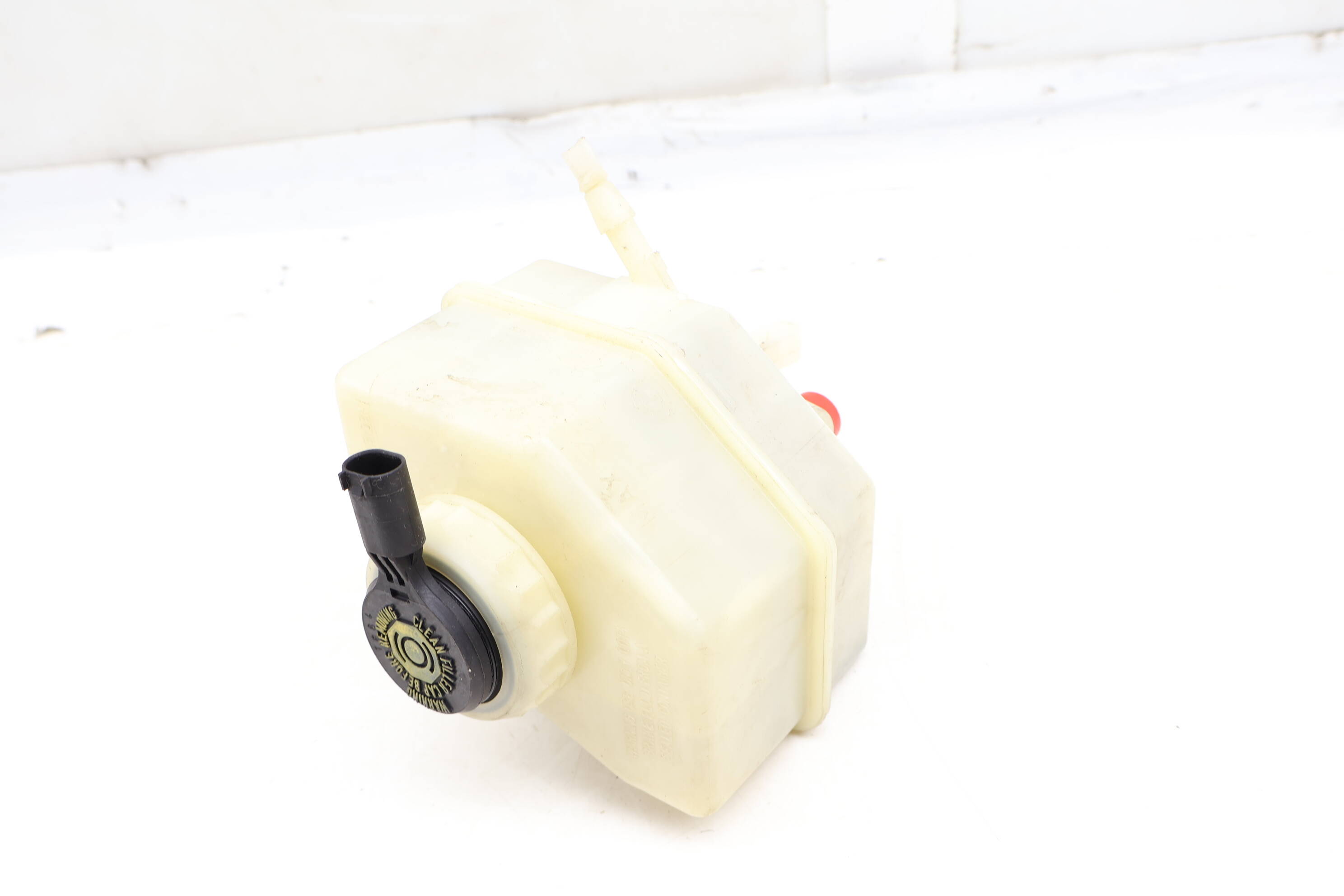 Brake Fluid Reservoir / Tank 34333403539