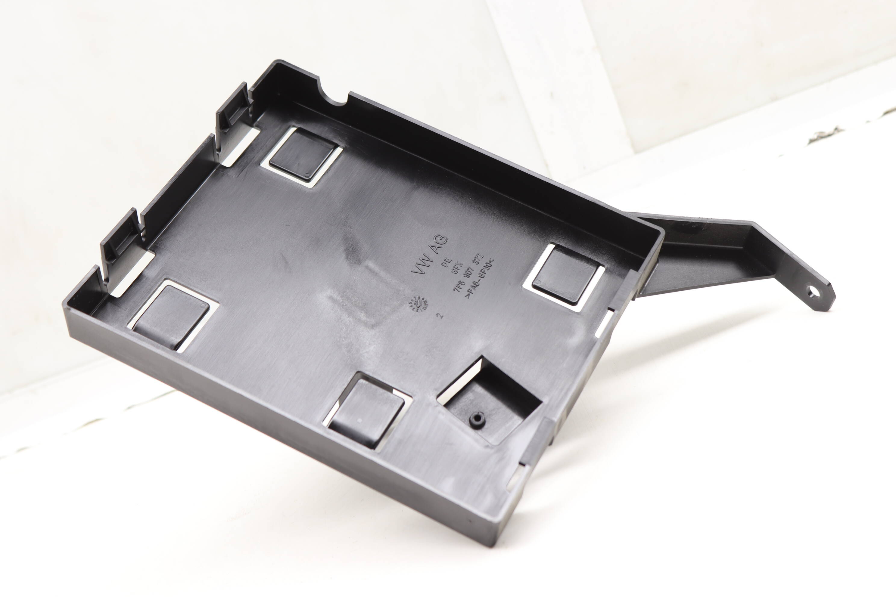 Body Module Mount / Bracket 7P6907372