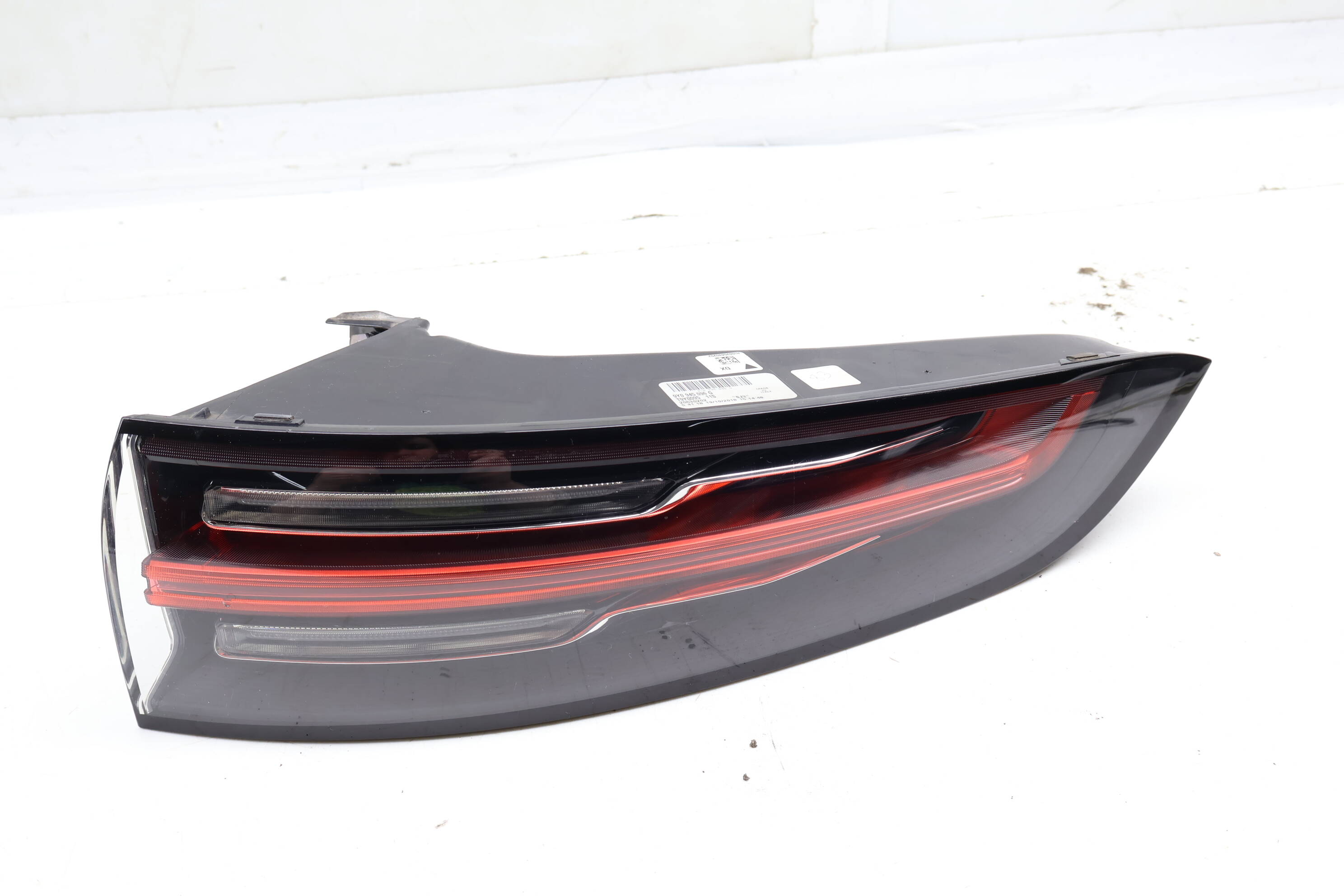 Led Tail Light / Lamp (Outer) 9Y0945096G