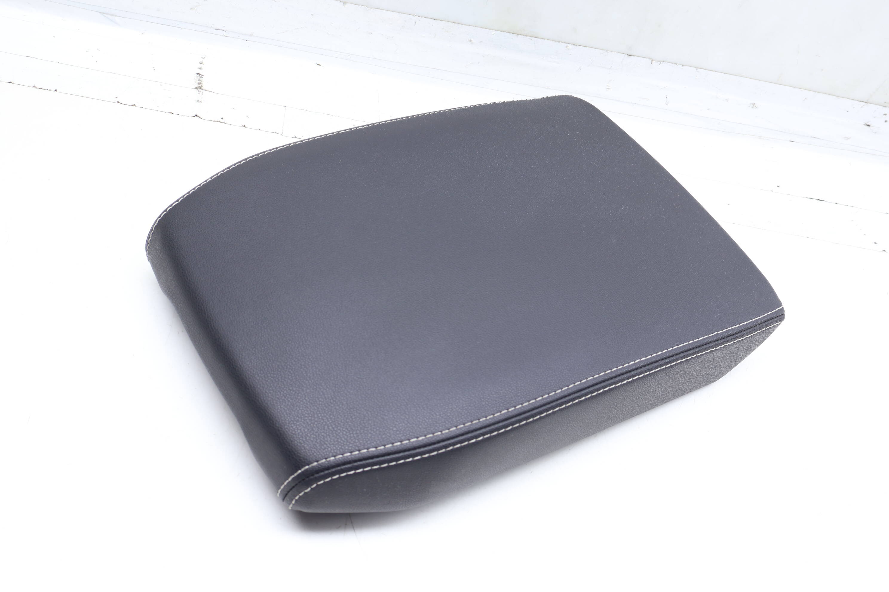 Center Armrest / Arm Rest 3CN864207C