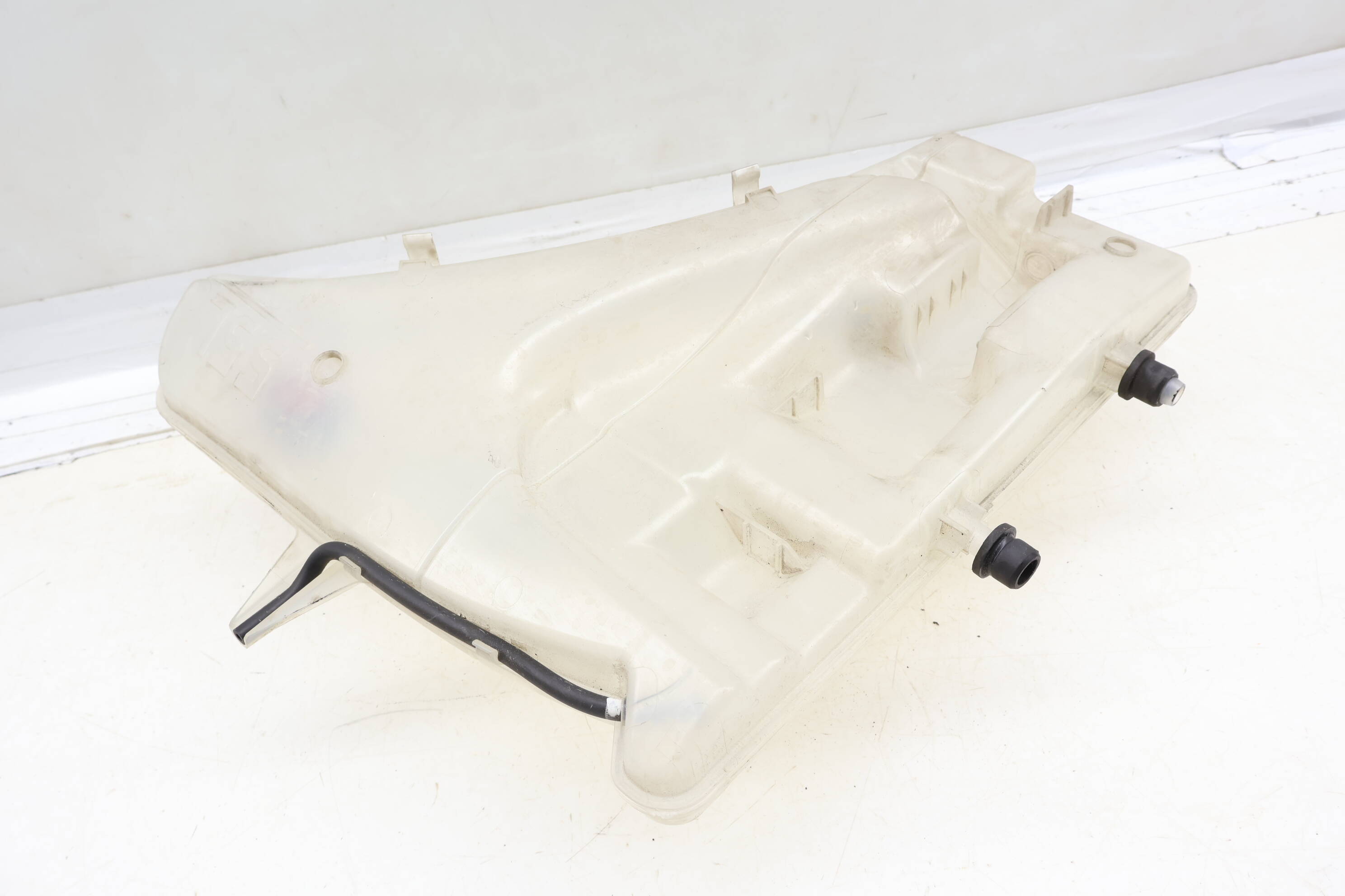 Windshield Washer Reservoir / Tank 97052870101