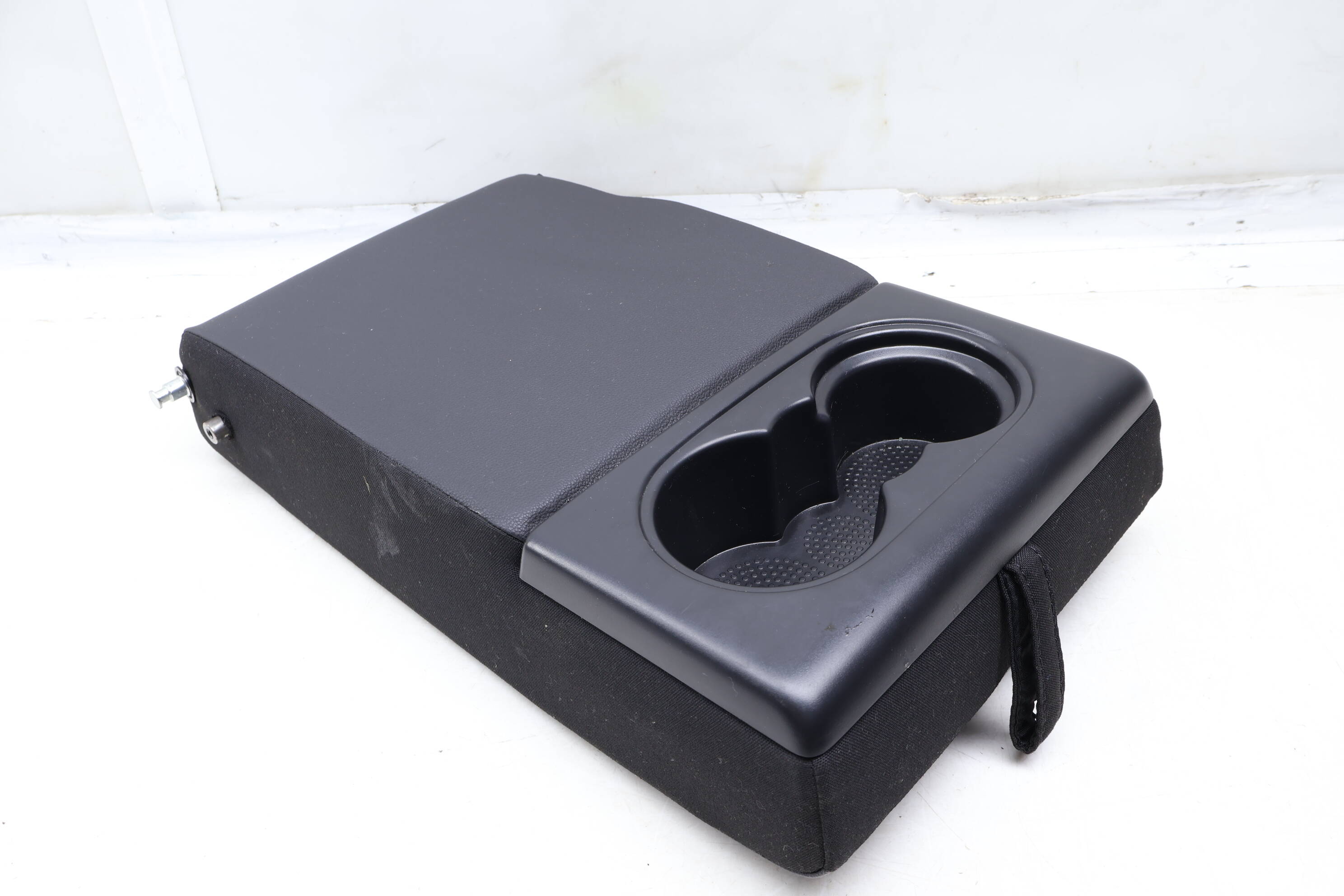 Center Seat Armrest / Cup Holder 561885875AK