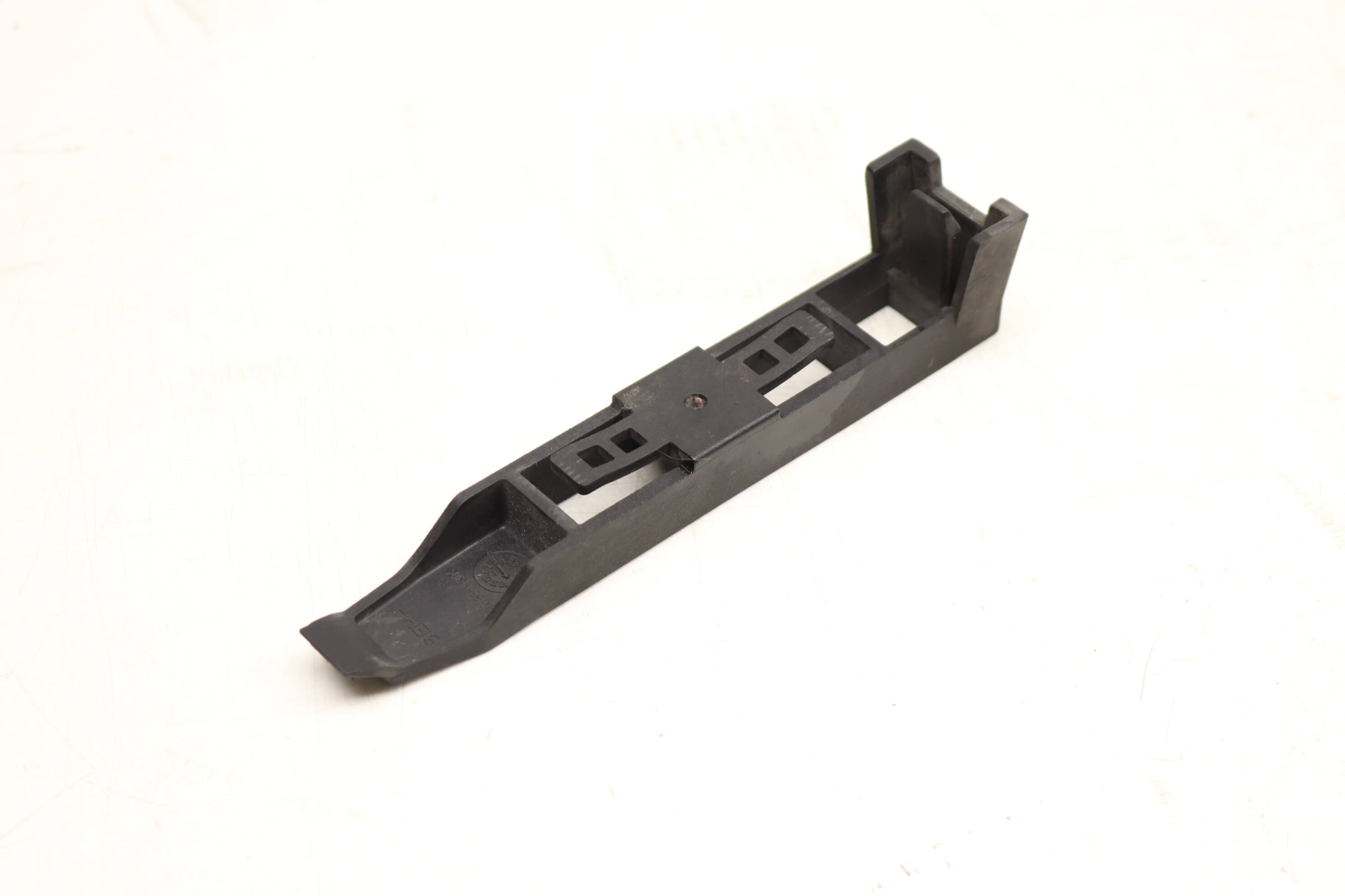 Auxiliary Radiator Bracket / Mount 7P0121077 95810627100