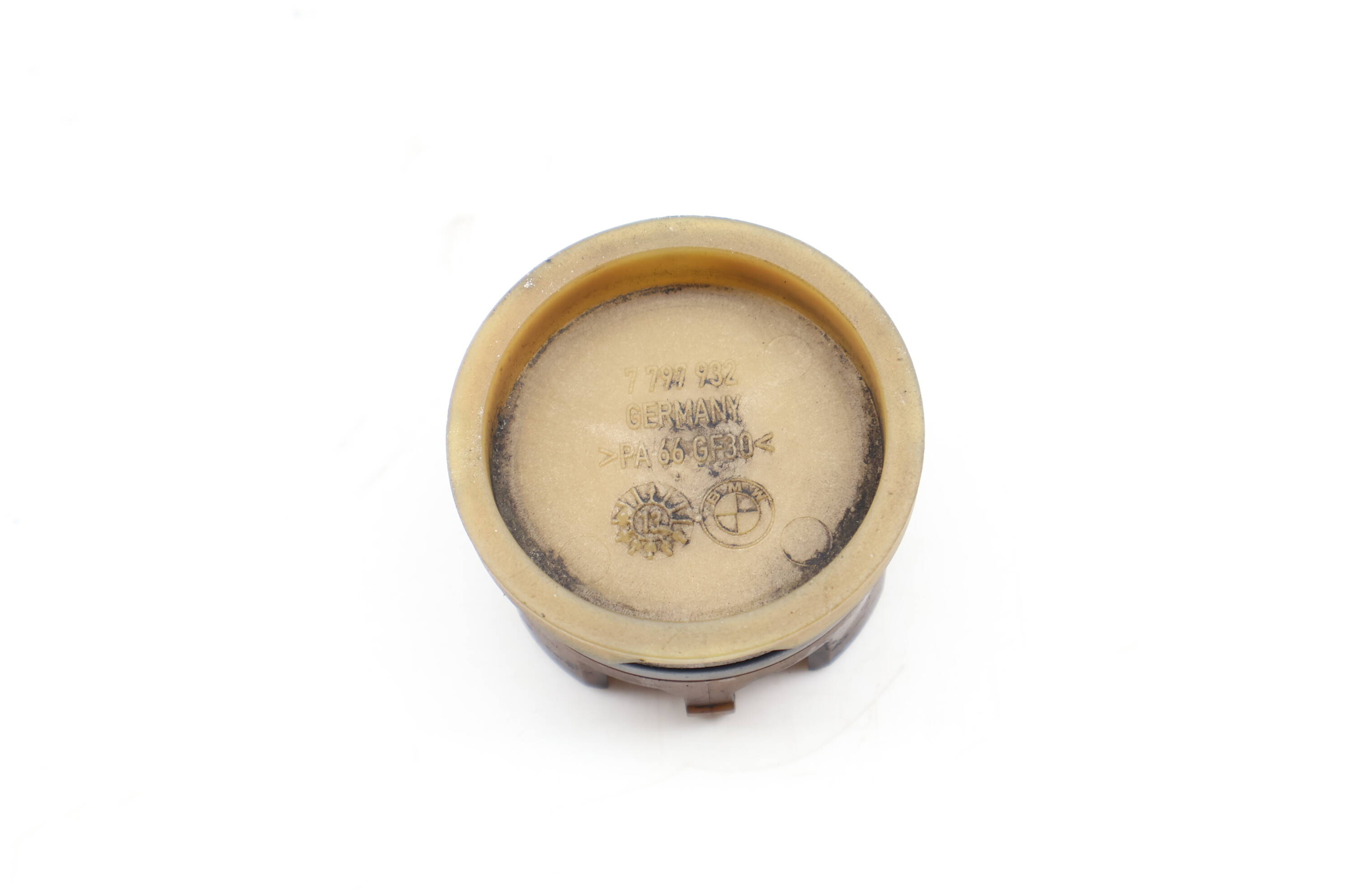 Engine&#x20;Cylinder&#x20;Head&#x20;Cap&#x20;&#x2F;&#x20;Plug&#x20;11117797932