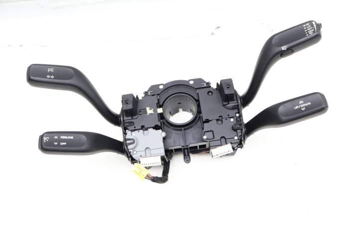 Steering Column Switch / Stalk Assembly 97061304350 main product photo