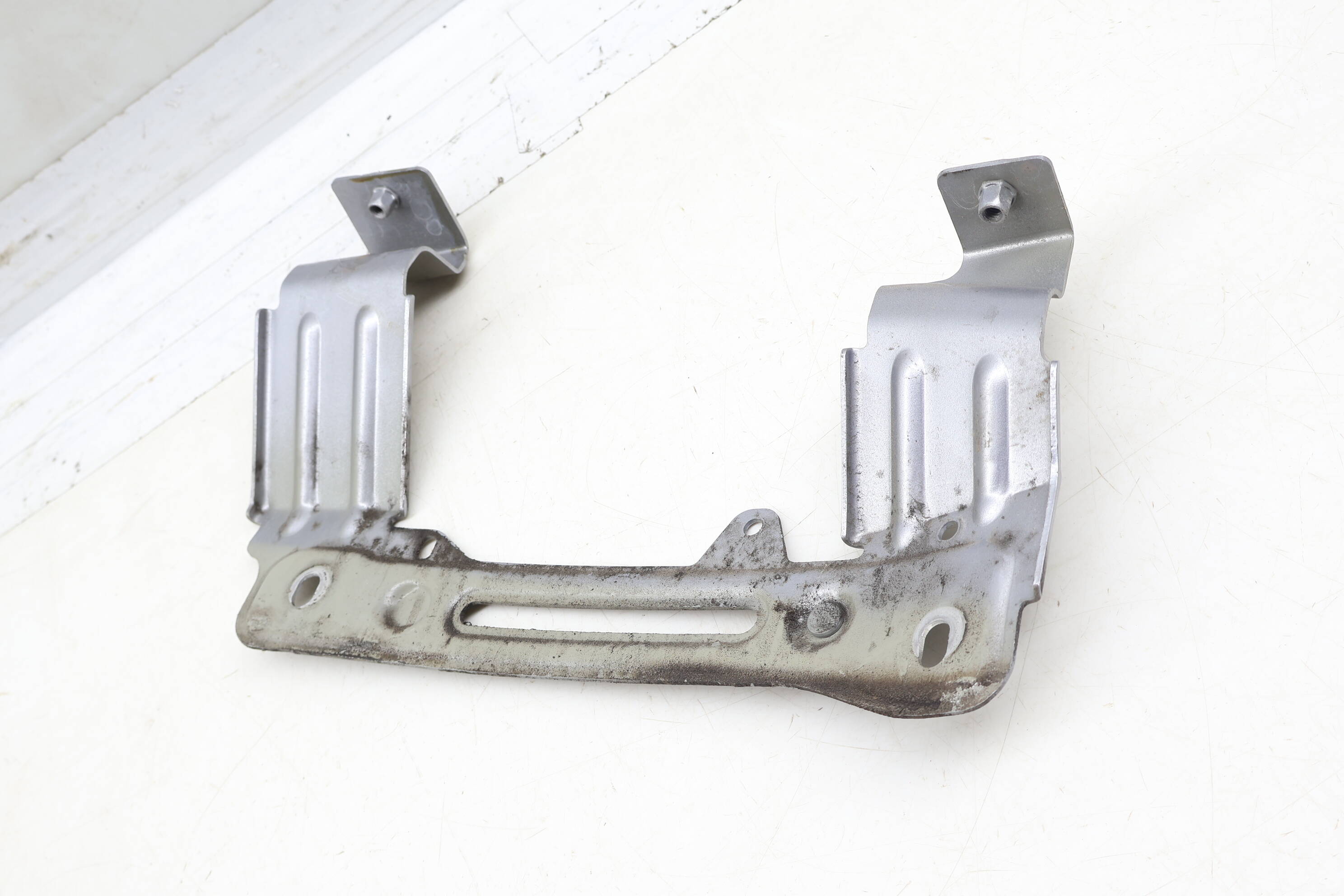 Fender Mount Bracket 4M8821431