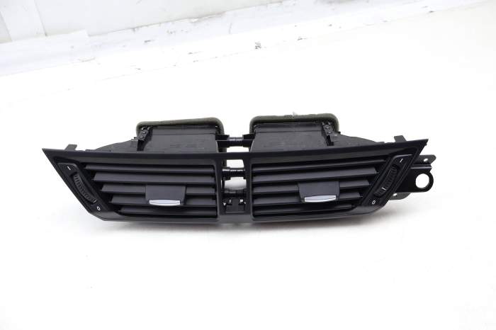 Center Dash Air Vent 64229258354 main product photo