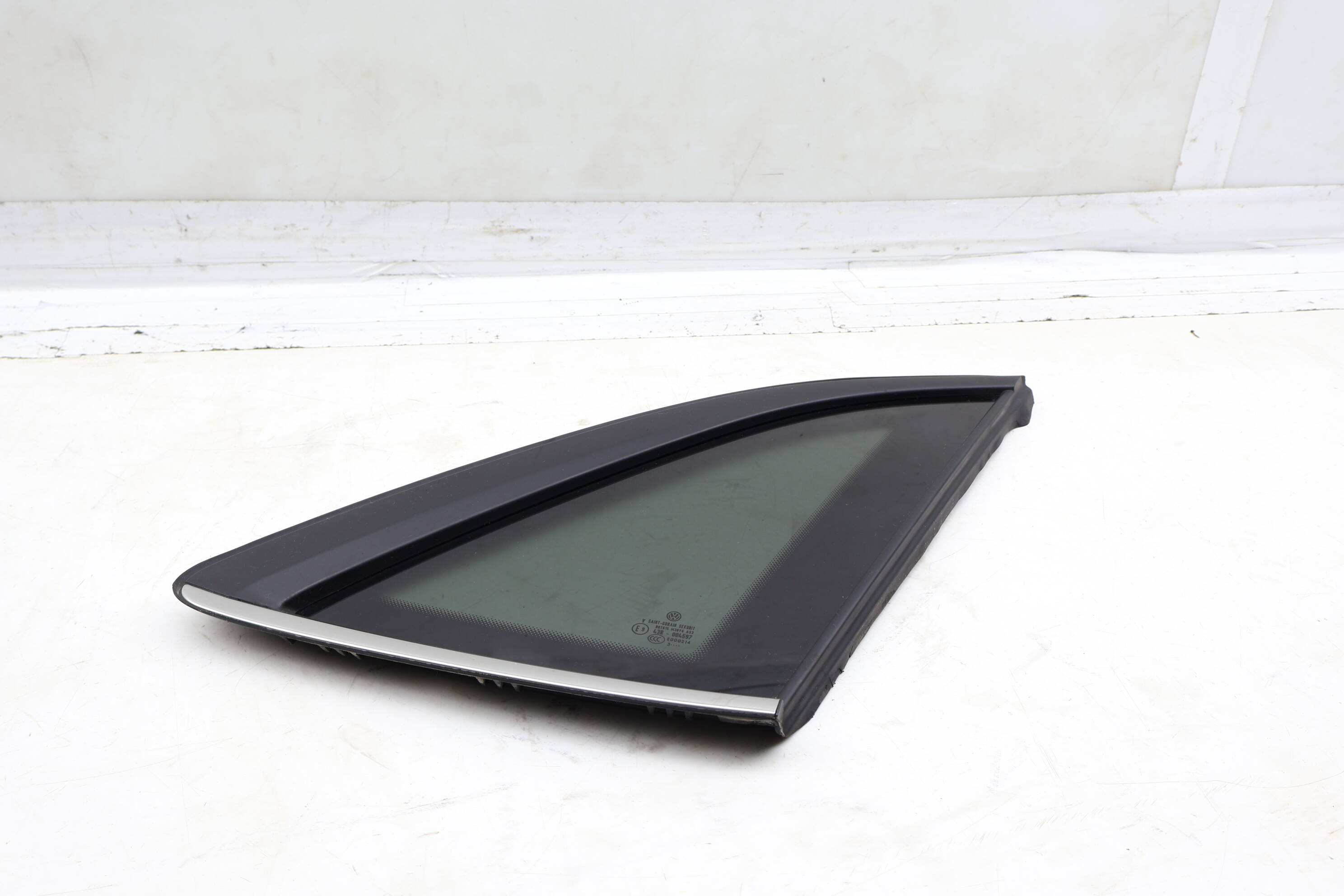 Quarter Window Glass 3CM845042A