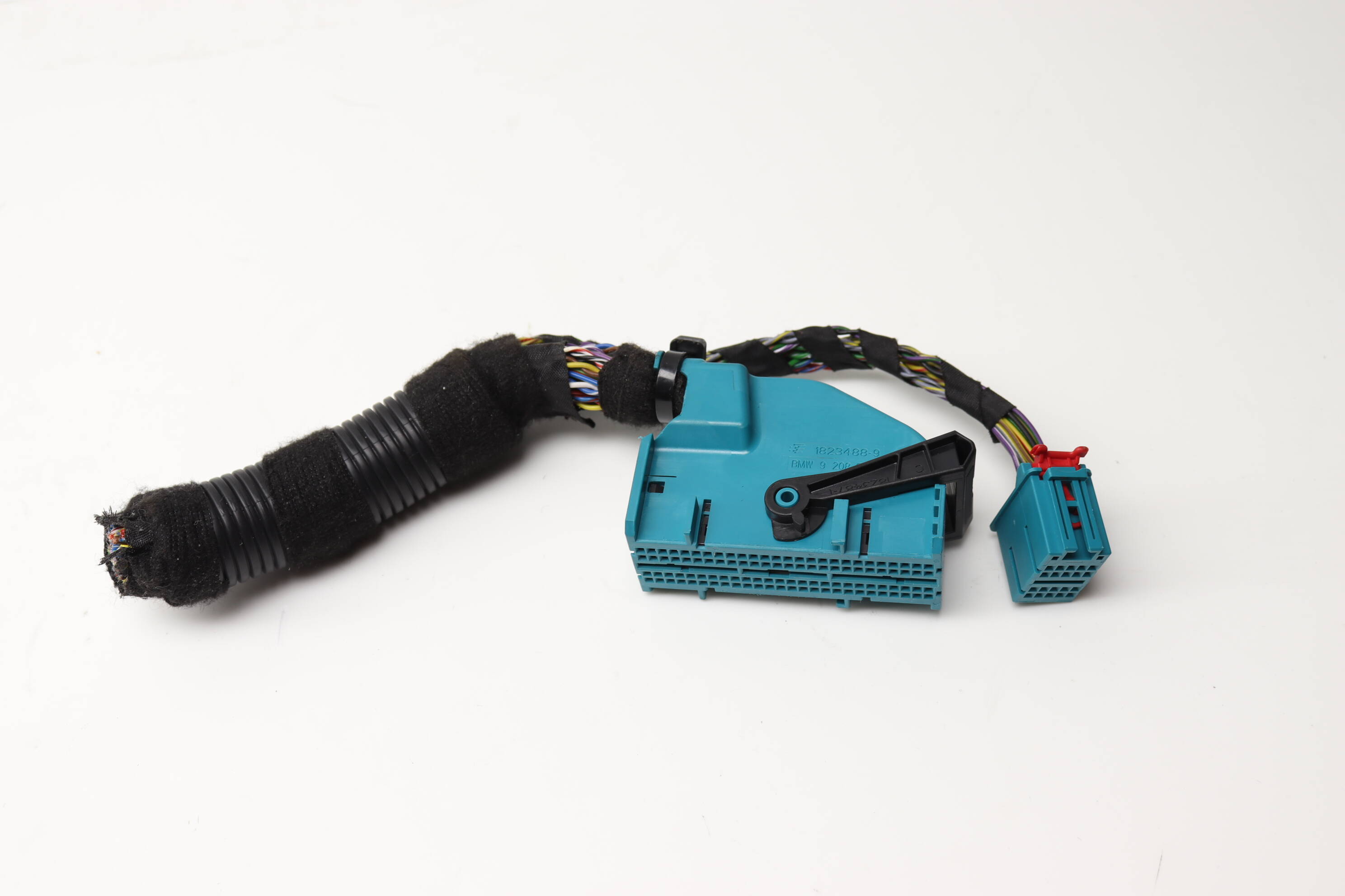 104-Pin&#x20;Airbag&#x20;Module&#x20;Wiring&#x20;Connector&#x20;&#x2F;&#x20;Pigtail&#x20;65779208211