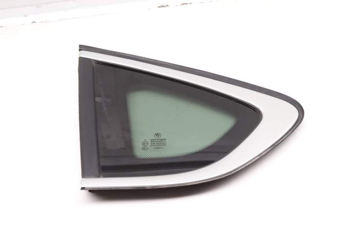 Quarter Window Glass 51377335517 main product photo