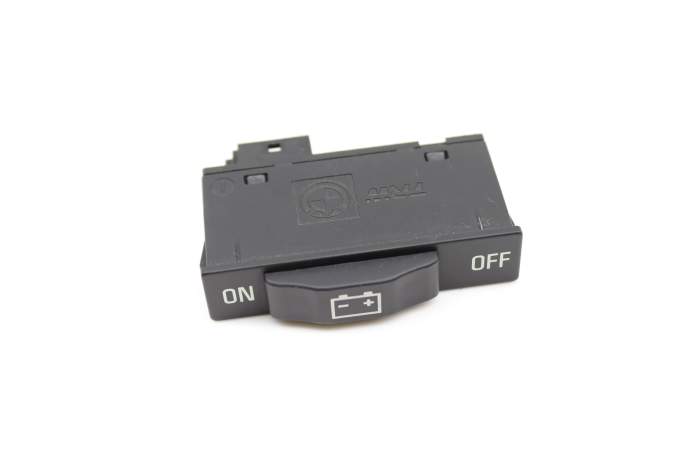 Battery Power Distribution Switch 61318379594 main product photo