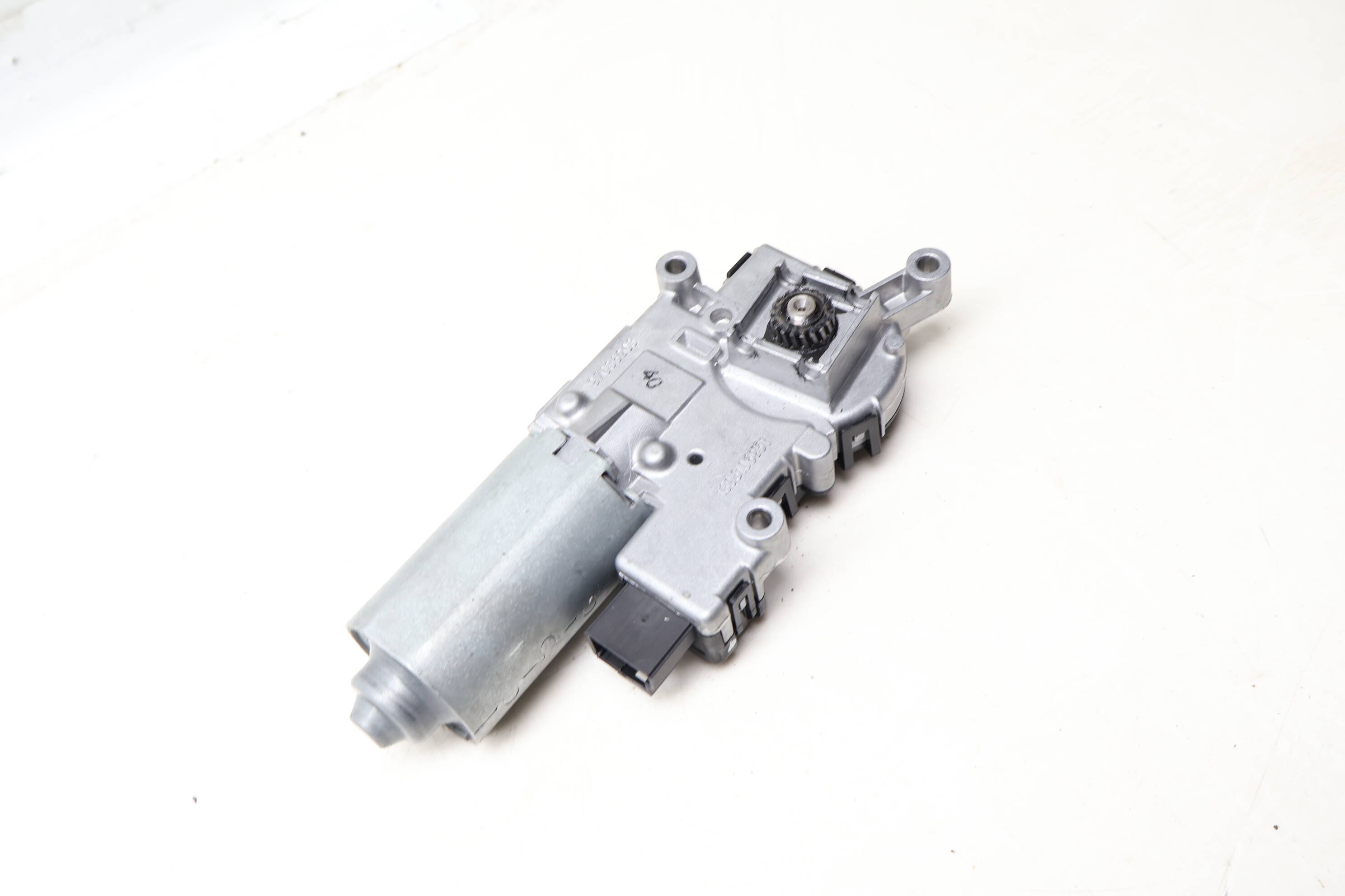 Sunroof / Sun Roof Motor 67616922652