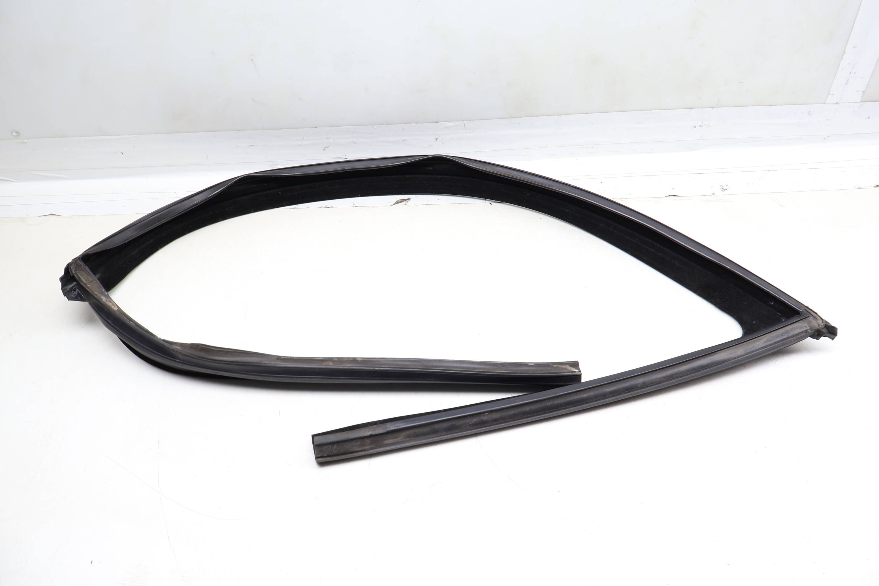 Door Window Glass Channel / Seal 2217253525