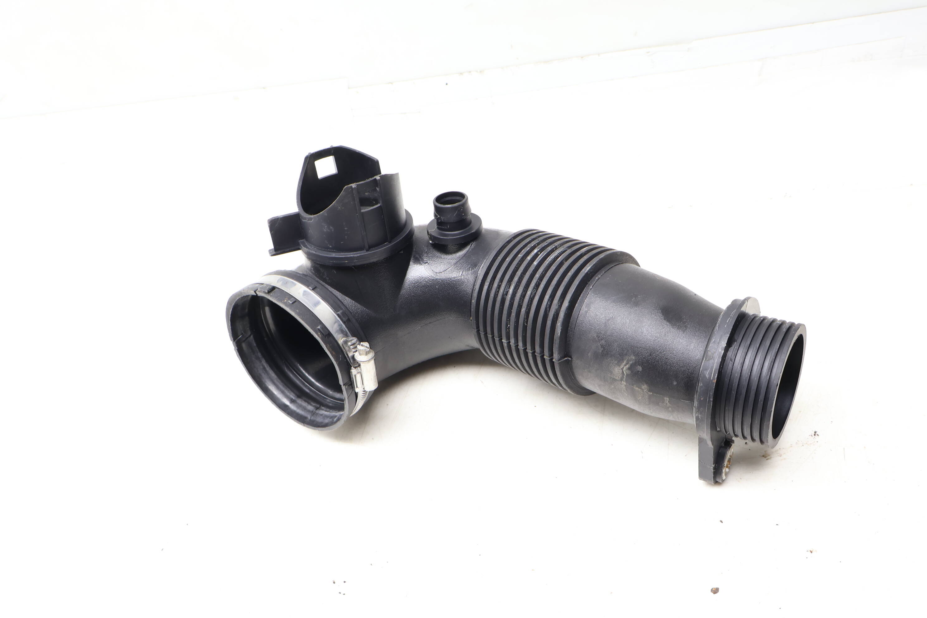 Turbo Intercooler Hose / Tube 13717605638