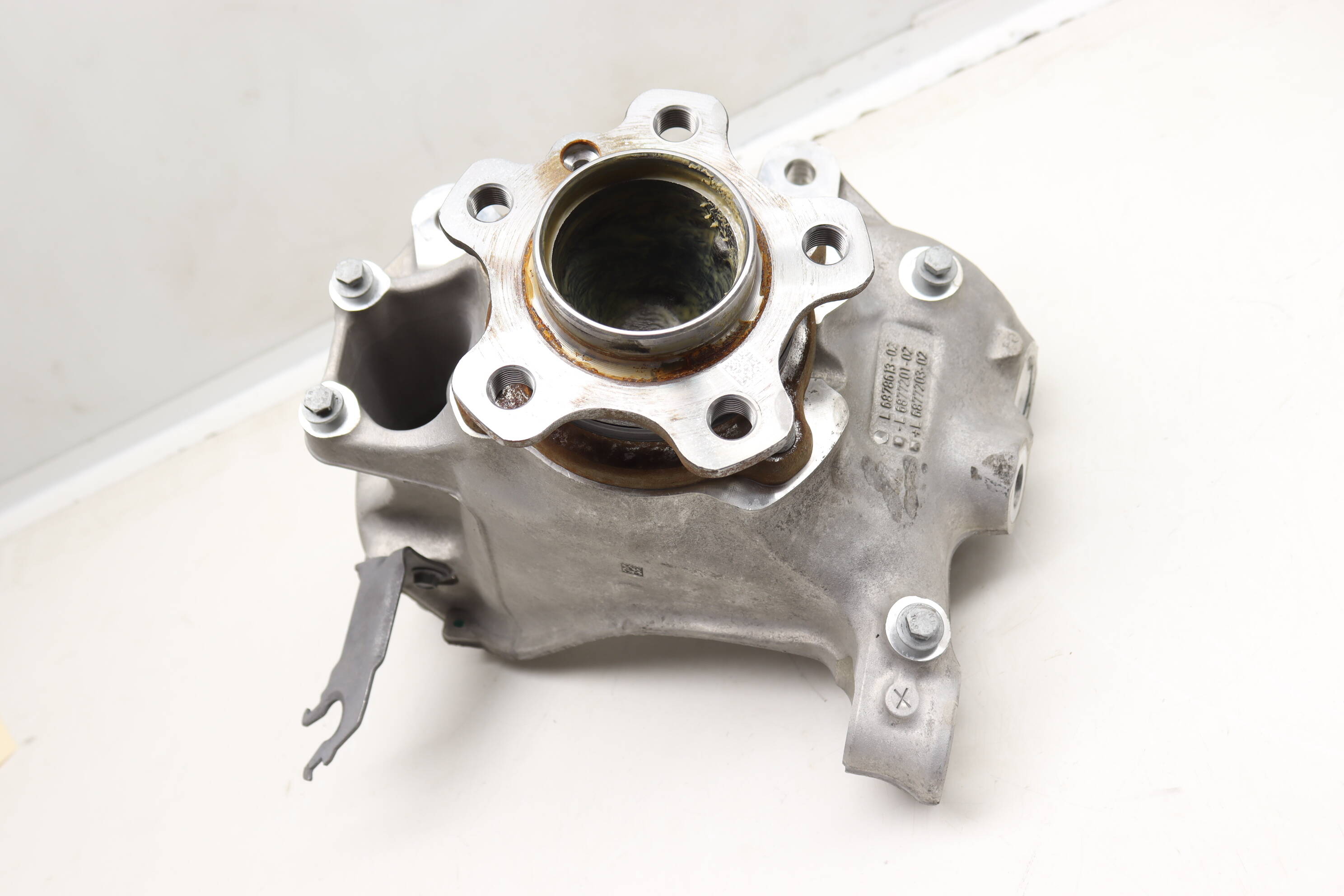 BMW Front Left Spindle Knuckle W/ Wheel Bearing (Z4) 31216878613