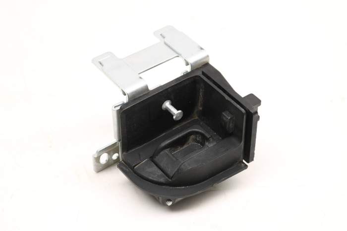 Retractable Cargo Cover Support Bracket 51477230198 main product photo