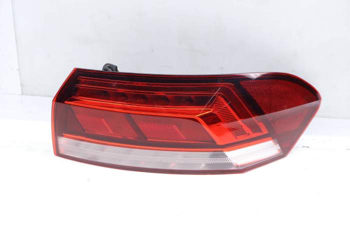 Outer Led Tail Light / Lamp 561945096R main product photo