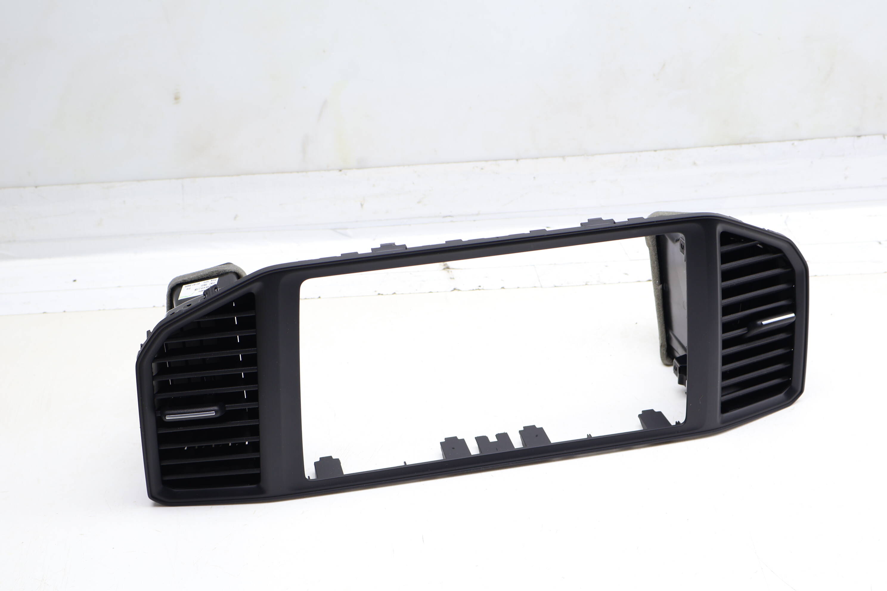 Center Dash Panel Trim W/ Air Vent 3CN858418J