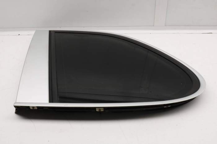 Side Quarter Window / Glass 7L5845297AT 95554311119 main product photo