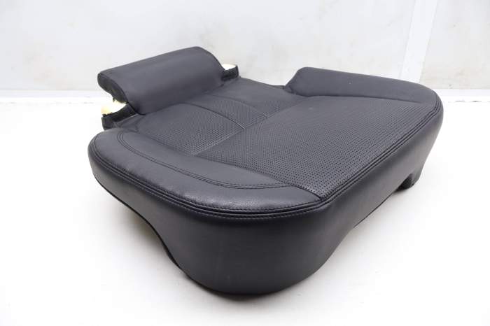 Lower Seat Bottom Cushion (2Nd Row) LR097425 main product photo