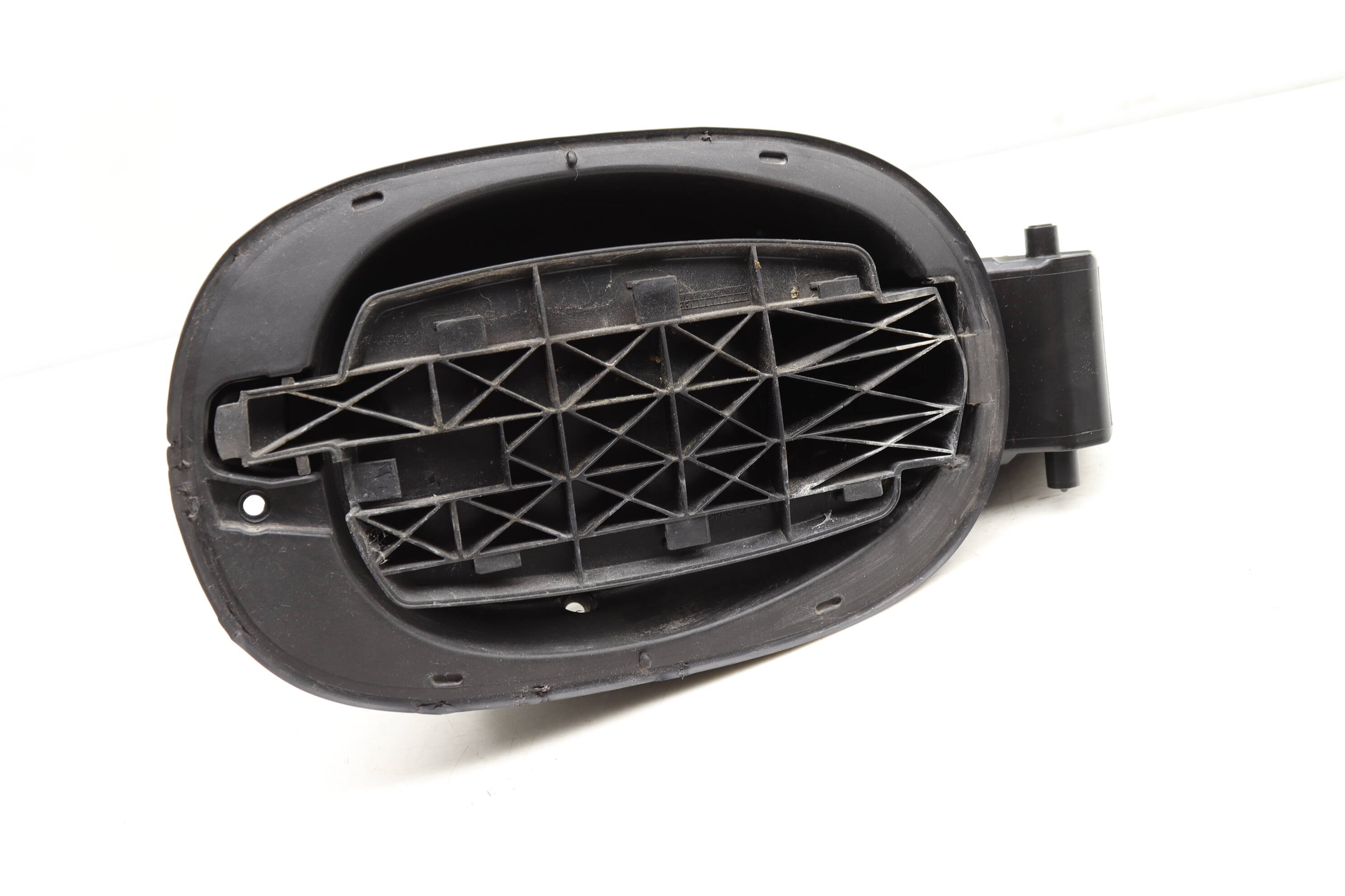 Gas / Fuel Filler Door Bracket 7P5809857A 95850485700