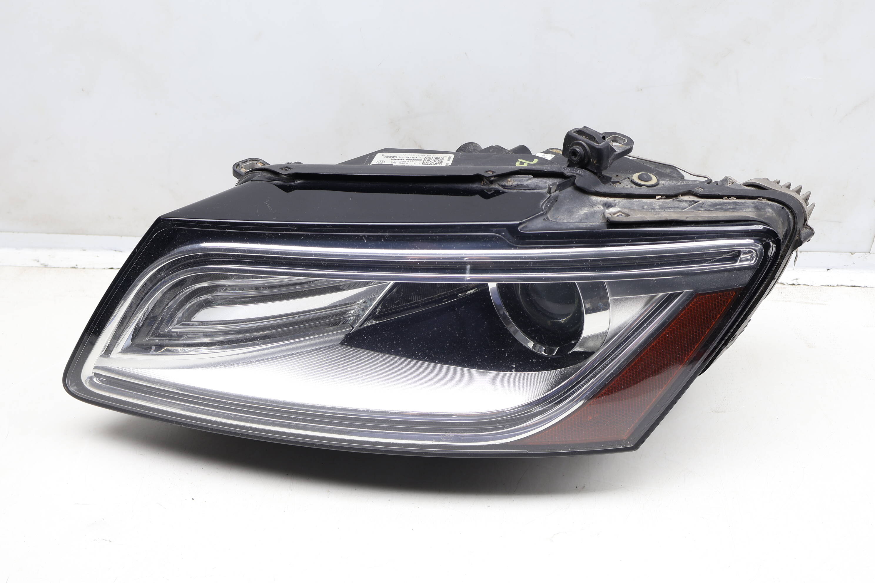 Headlight / Headlamp 8R0941031E
