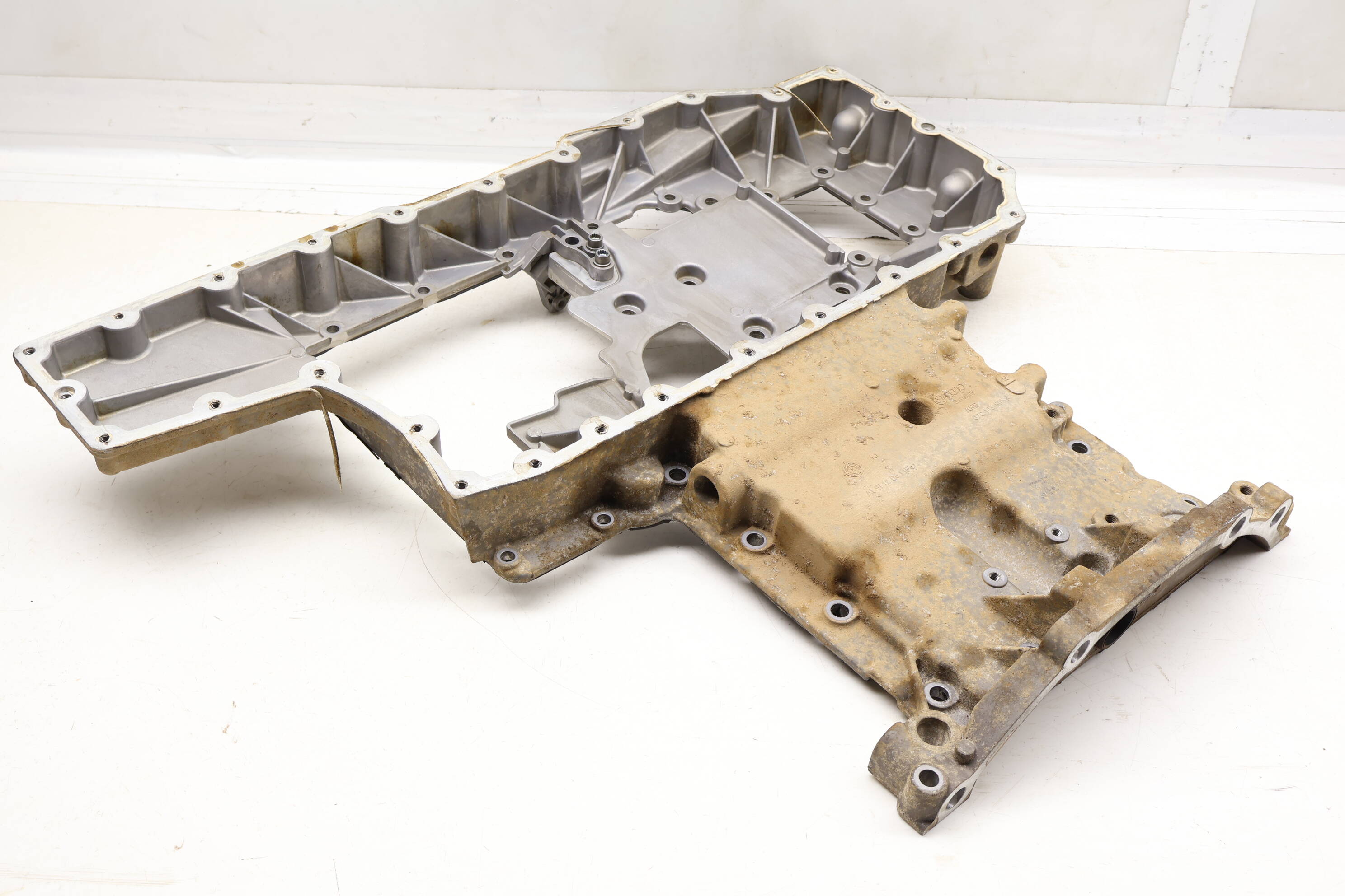 Upper Engine Oil Pan / Sump 07C103805AN