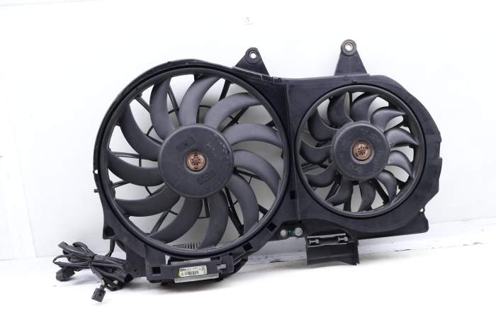 Radiator Electric Cooling Fan Assembly 8E0121205AK main product photo