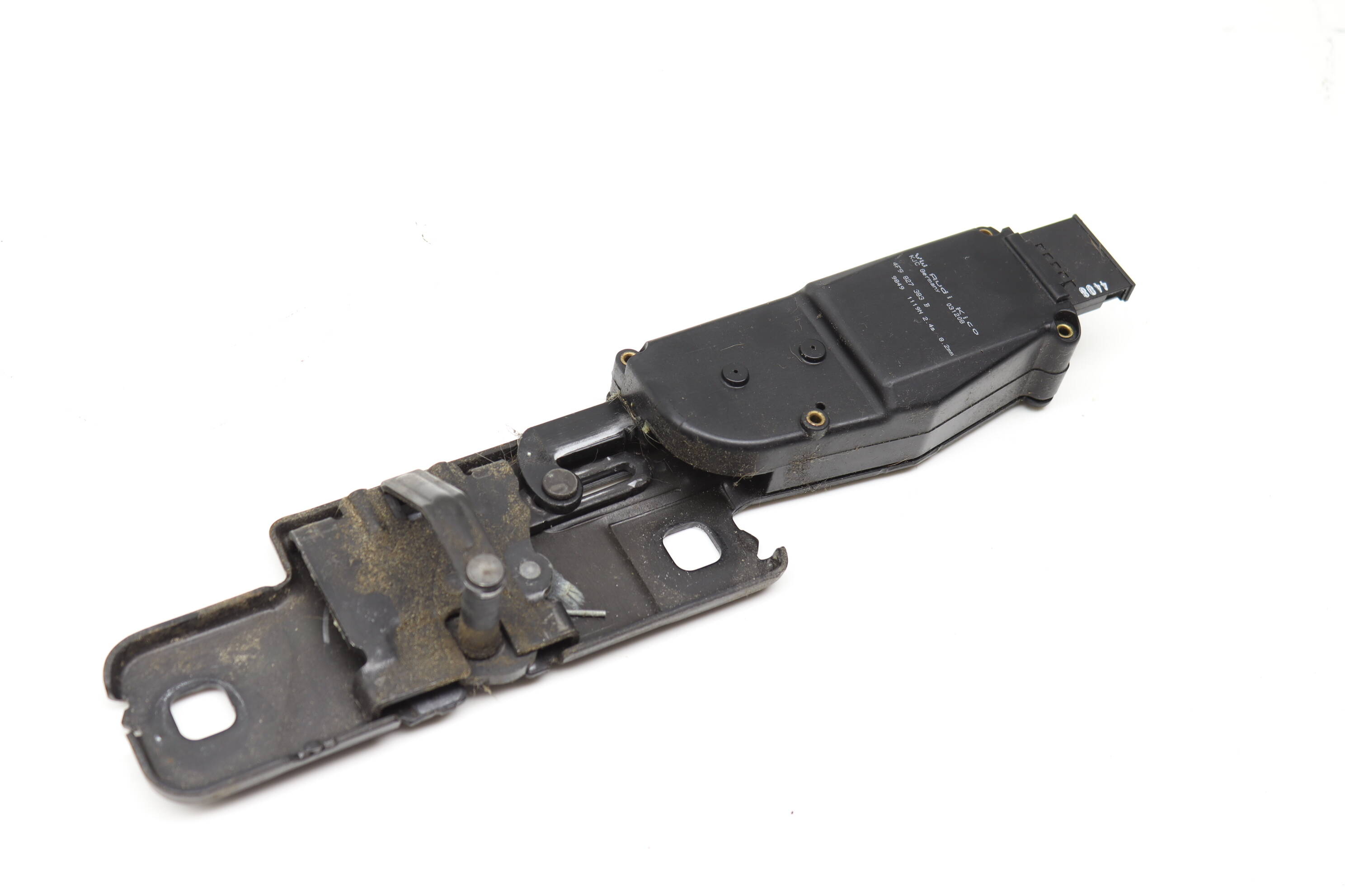 Trunk Latch Striker Plate / Motor 4F9827383B