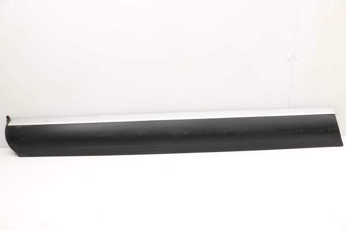 Lower Door Molding / Blade 7L5837787D main product photo