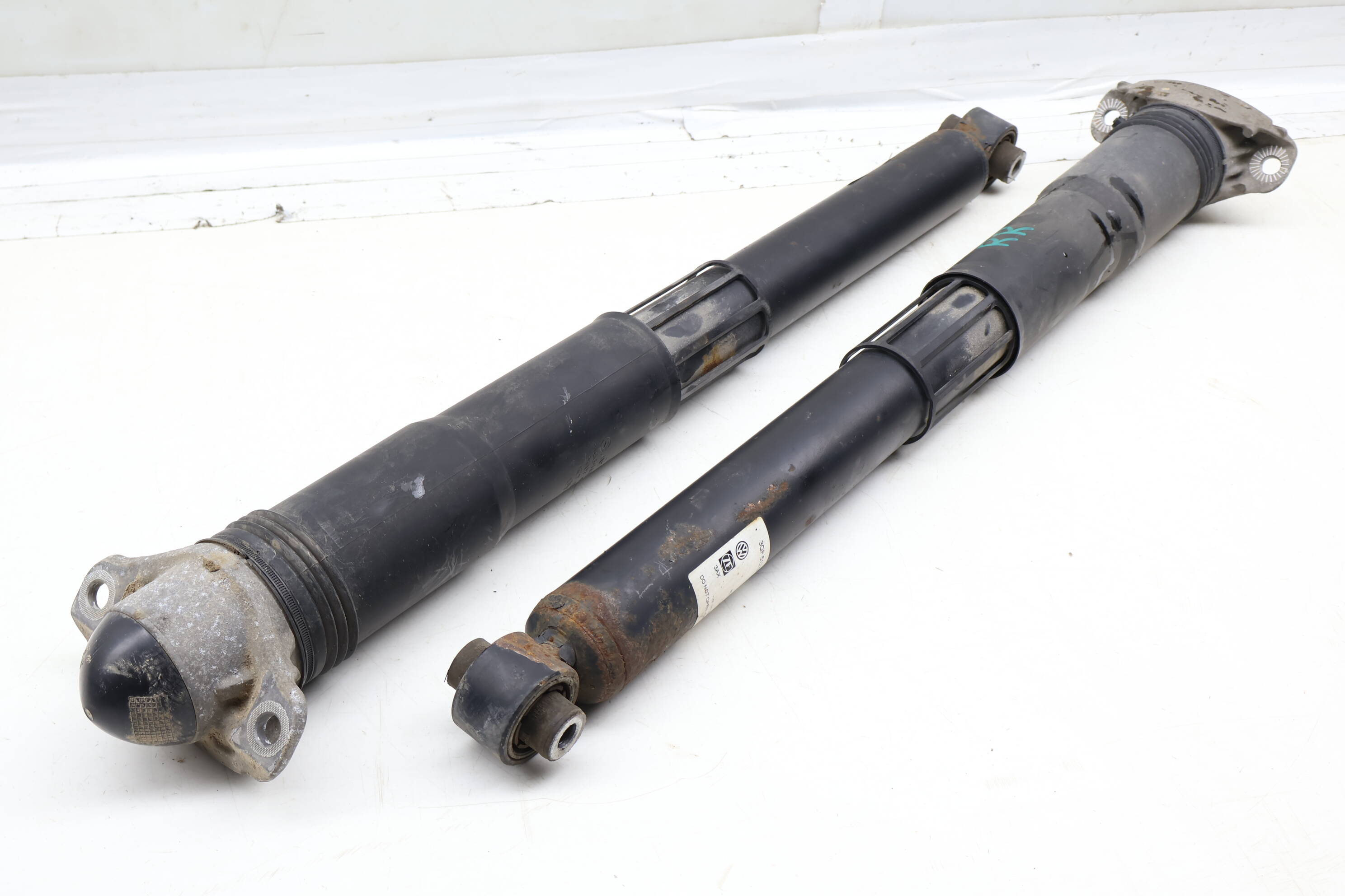 Strut / Shock Absorber Set 3QF512011AC