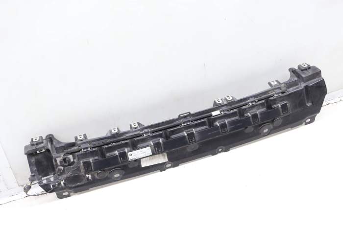 Bumper Mount Bracket (Center) 51127400674 main product photo