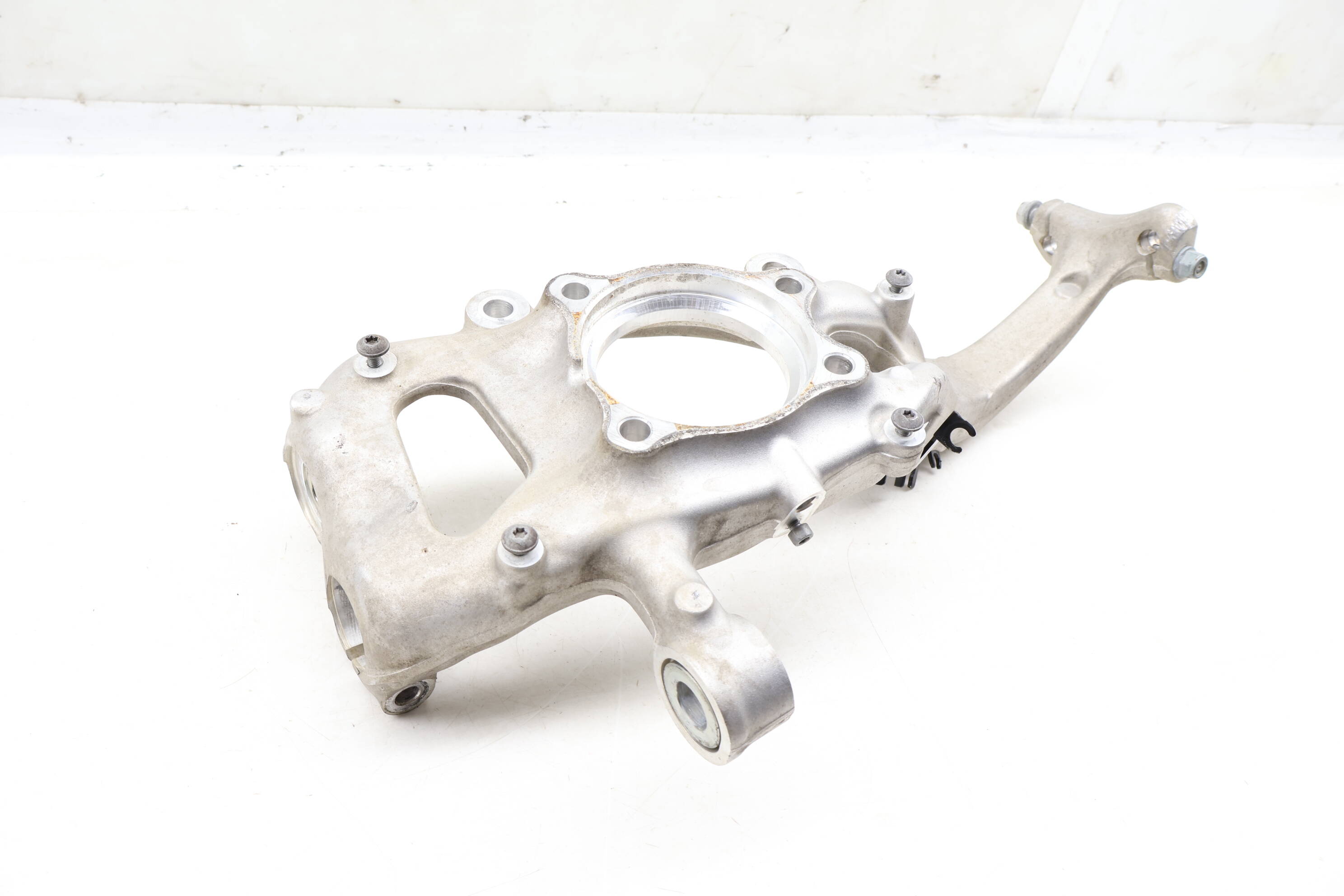 Spindle&#x20;Knuckle&#x20;&#x2F;&#x20;Wheel&#x20;Bearing&#x20;Housing&#x20;8W0407242F