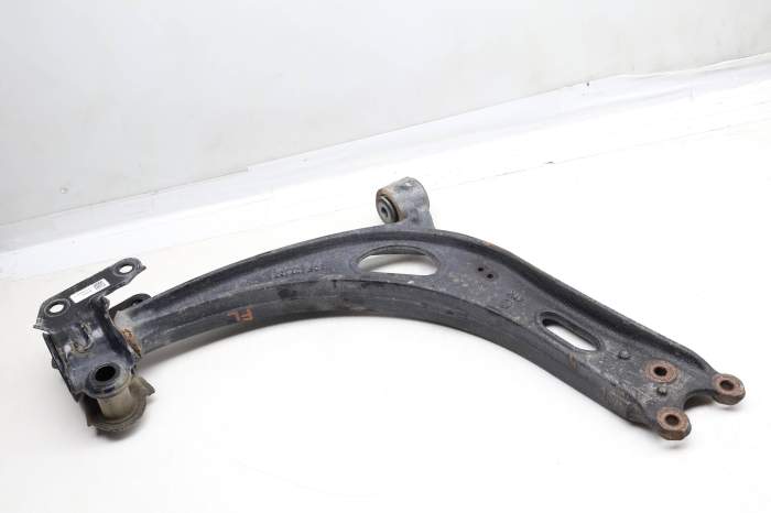 Lower Track Control Arm 3QF407153A main product photo