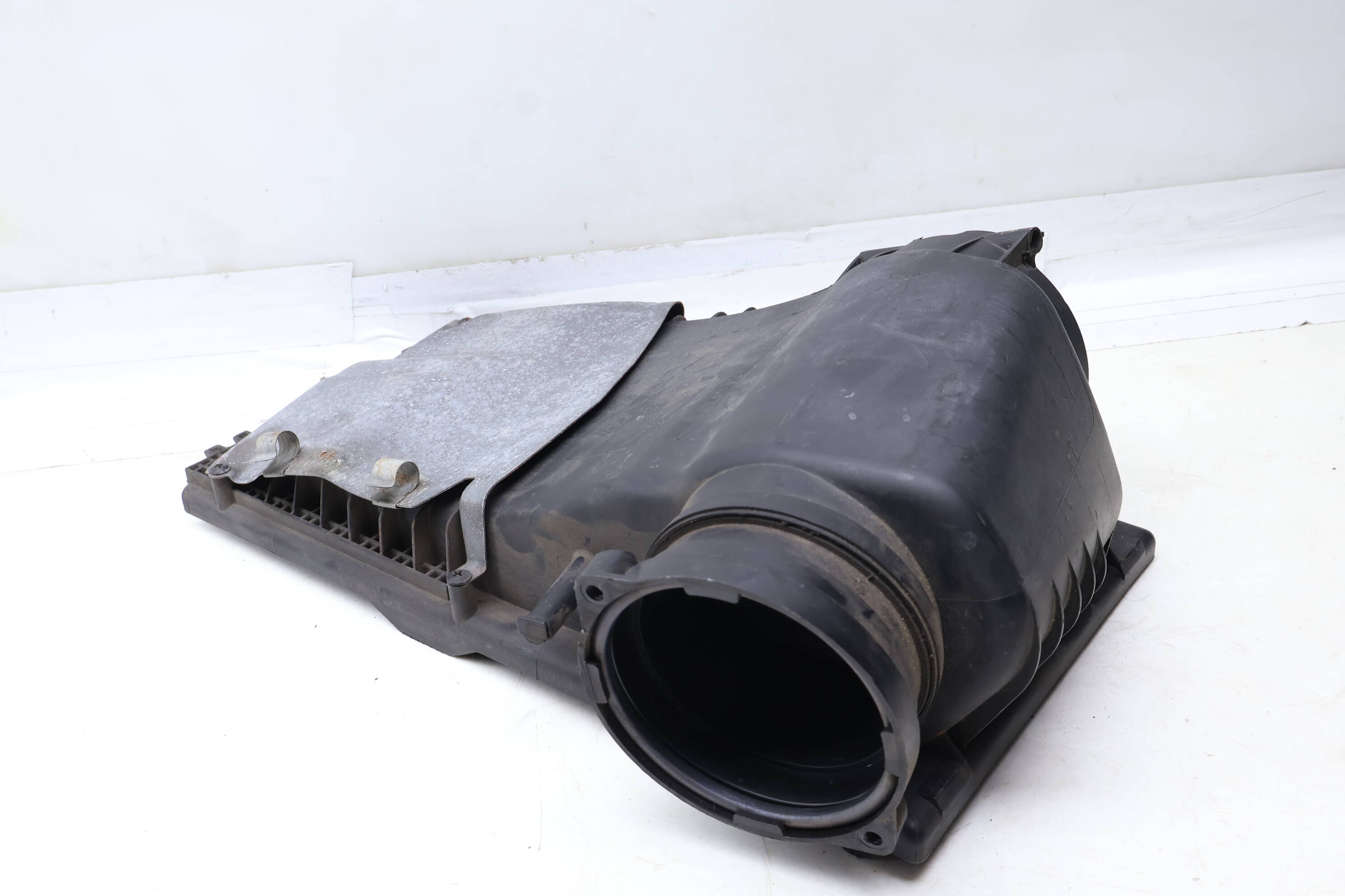 Tdi Engine Air Filter Box / Housing - Upper Half 7L6129607AJ