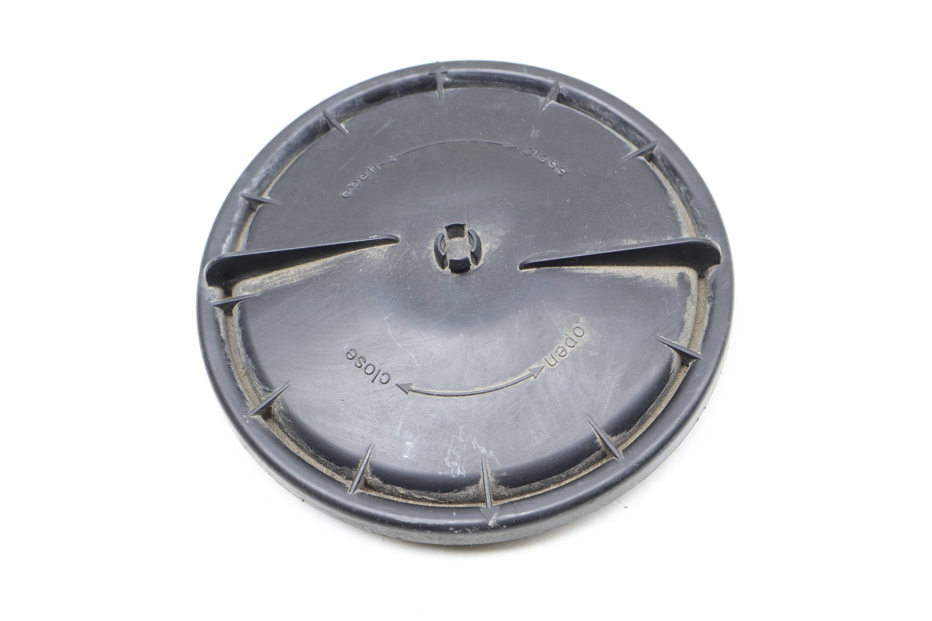 Headlight&#x20;Bulb&#x20;Cover&#x20;&#x2F;&#x20;Cap&#x20;63117379846