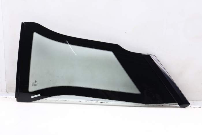 Side Quarter Window Glass 51357288189 main product photo