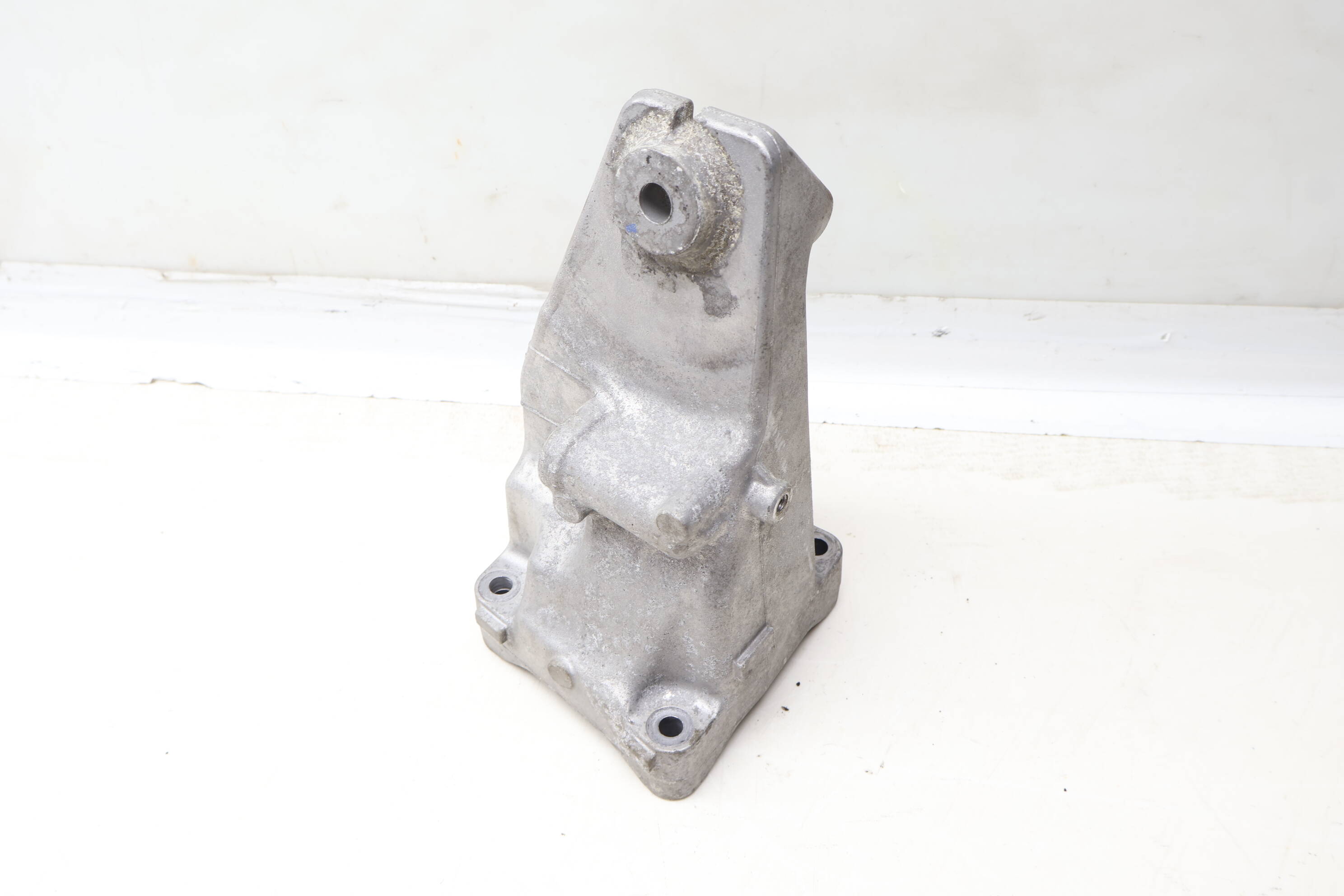 Engine Mount Bracket 2742232204