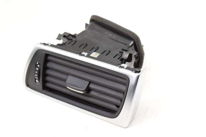 Dash Air Vent 4G8820902A main product photo