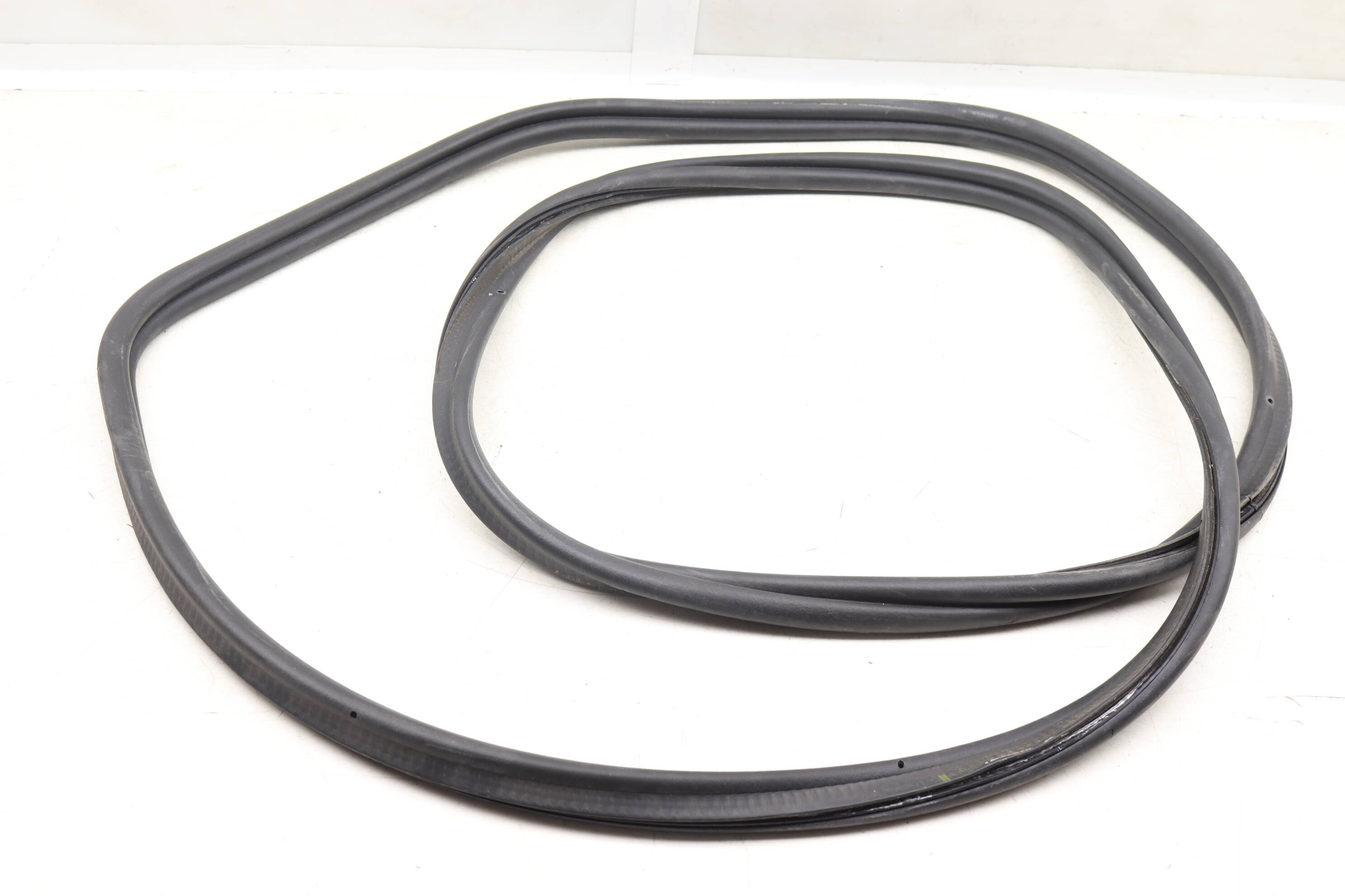 Trunk Lid Seal / Weather Stripping 51767184108