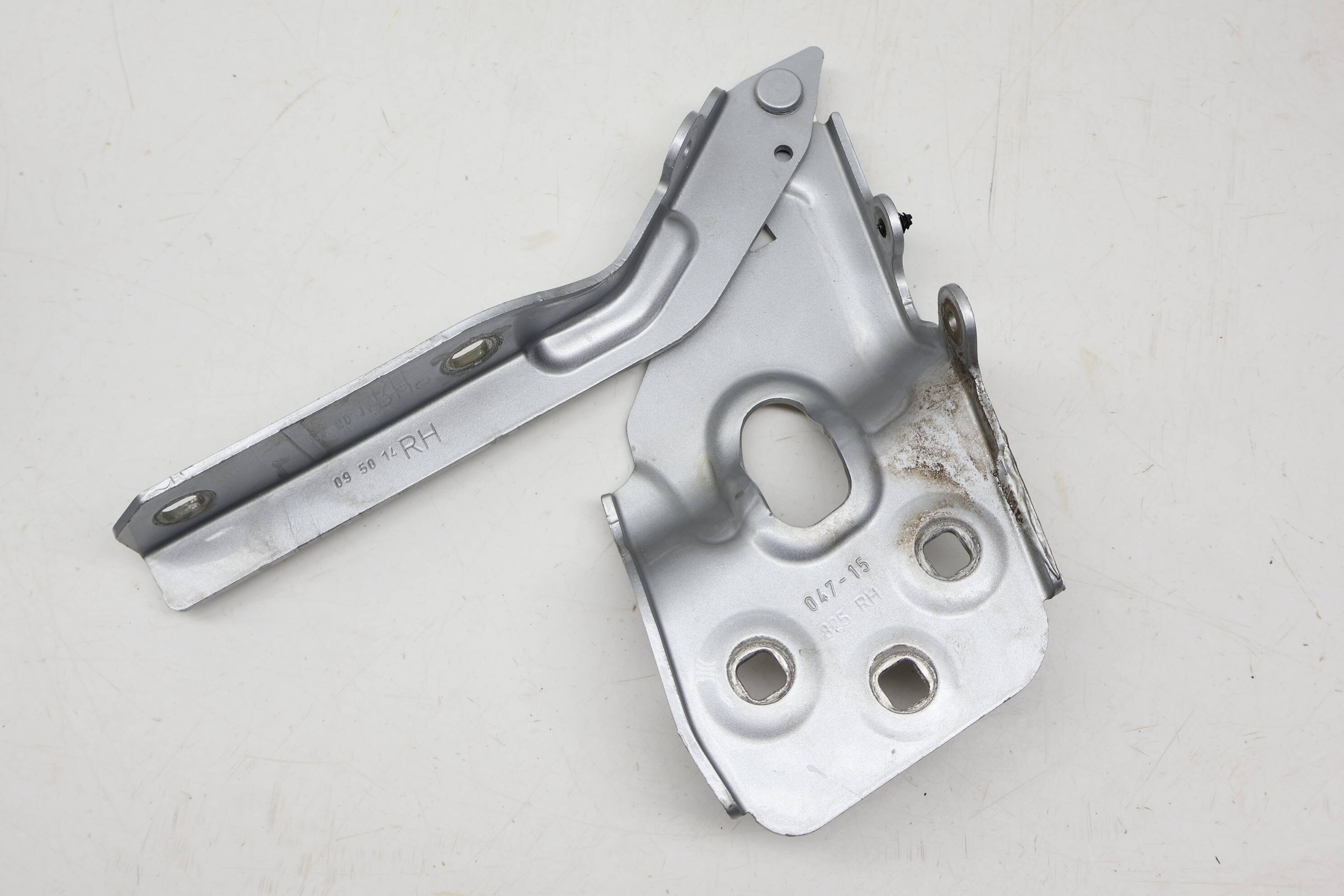 Hood Hinge 7P6823302
