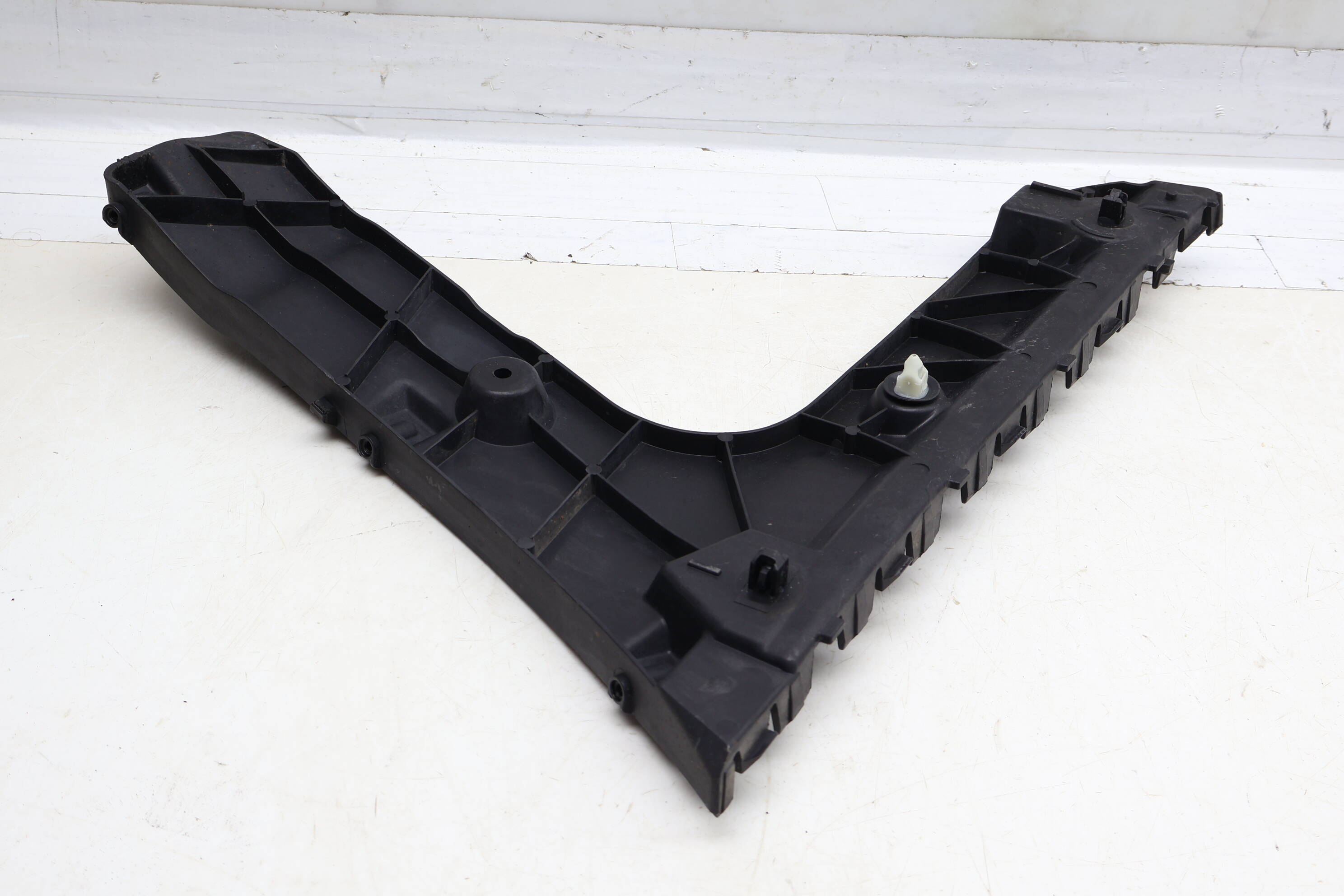 Bumper Guide / Bracket 4G5807453B