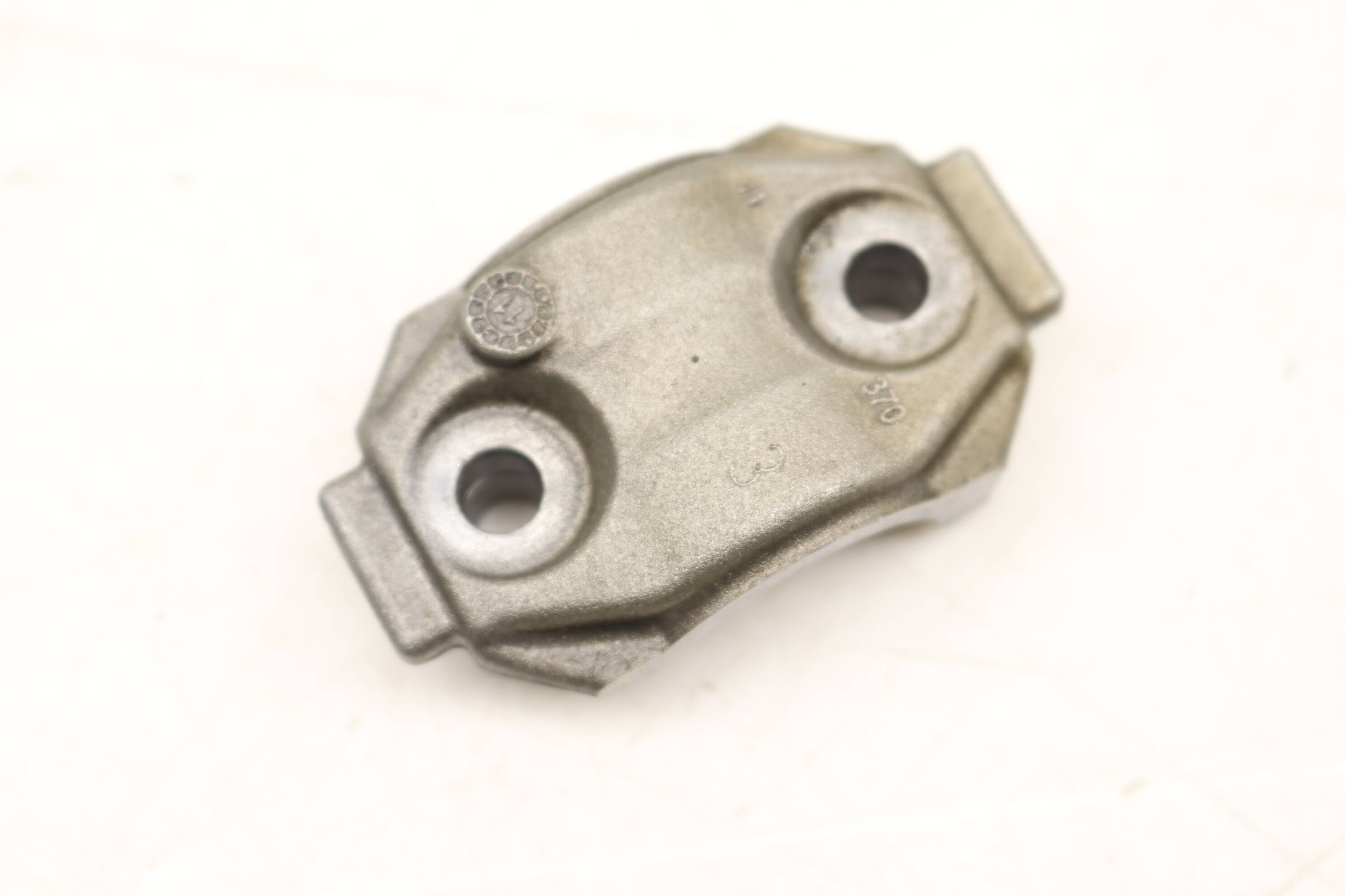 Engine&#x20;Cam&#x20;&#x2F;&#x20;Camshaft&#x20;Bearing&#x20;Cap&#x20;&#x28;3&#x29;