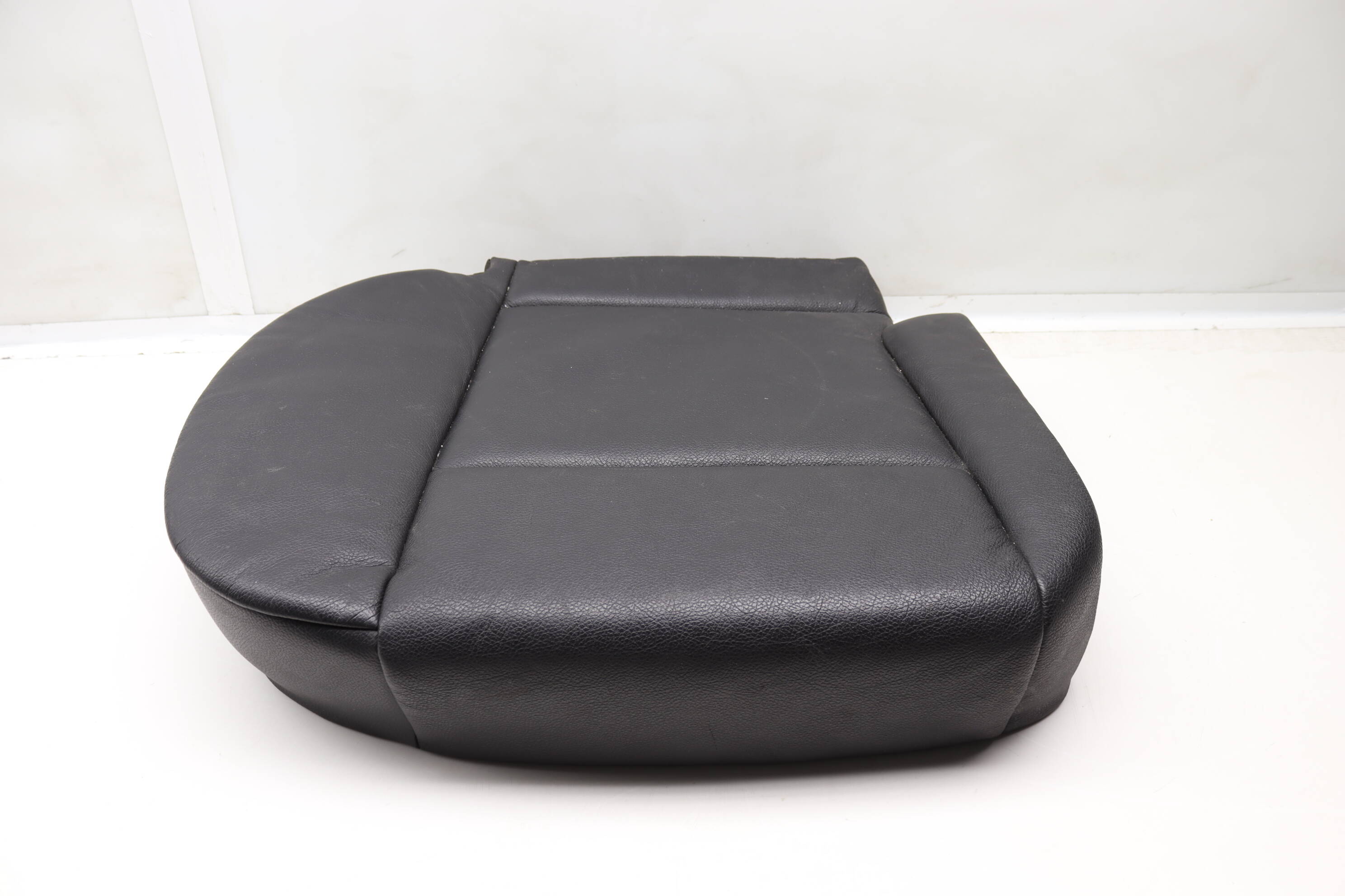 Lower&#x20;Seat&#x20;Bottom&#x20;Cushion&#x20;&#x28;2Nd&#x20;Row&#x29;&#x20;52206973323