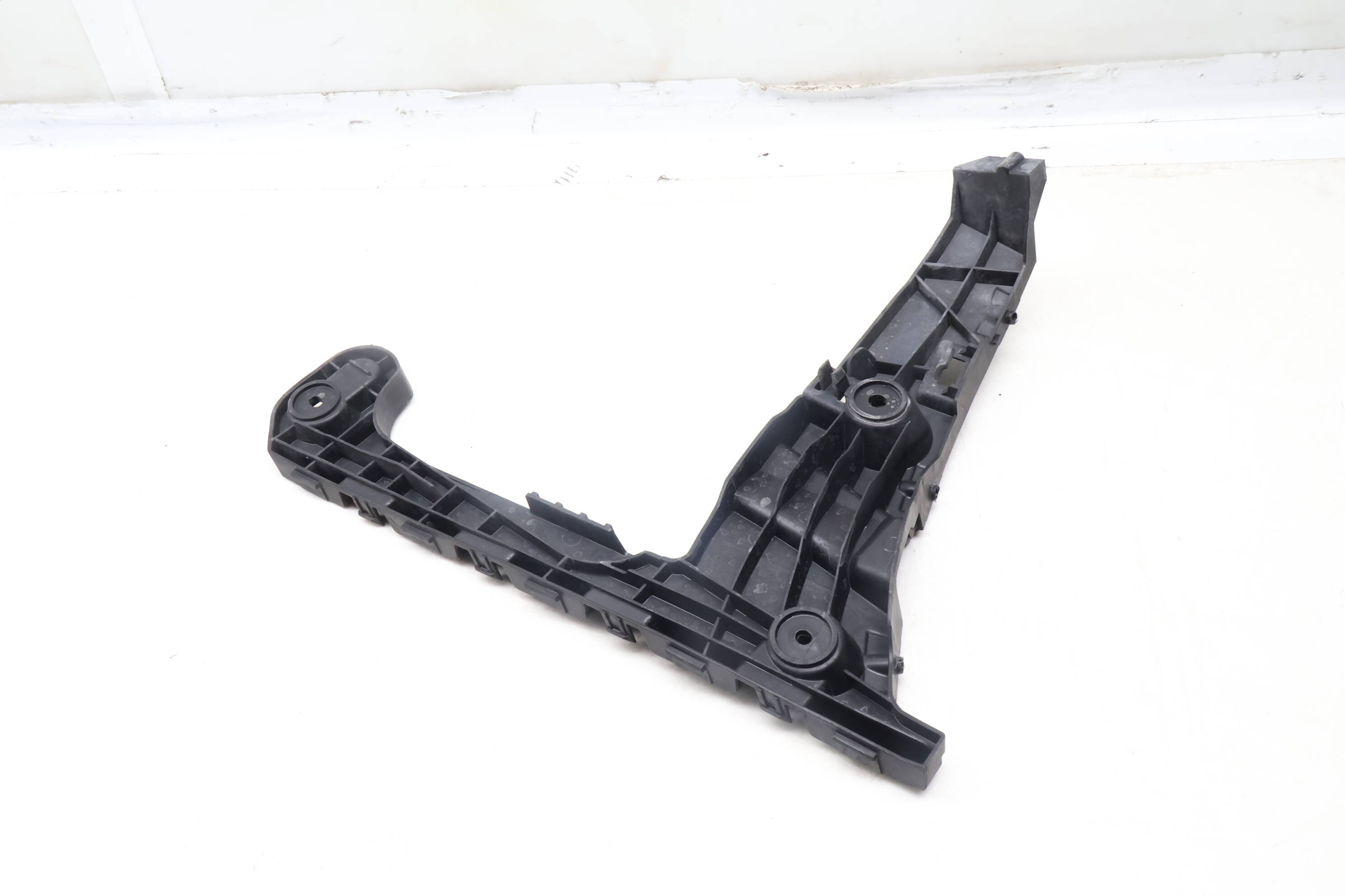 Bumper Guide / Mount Bracket 8W6807454