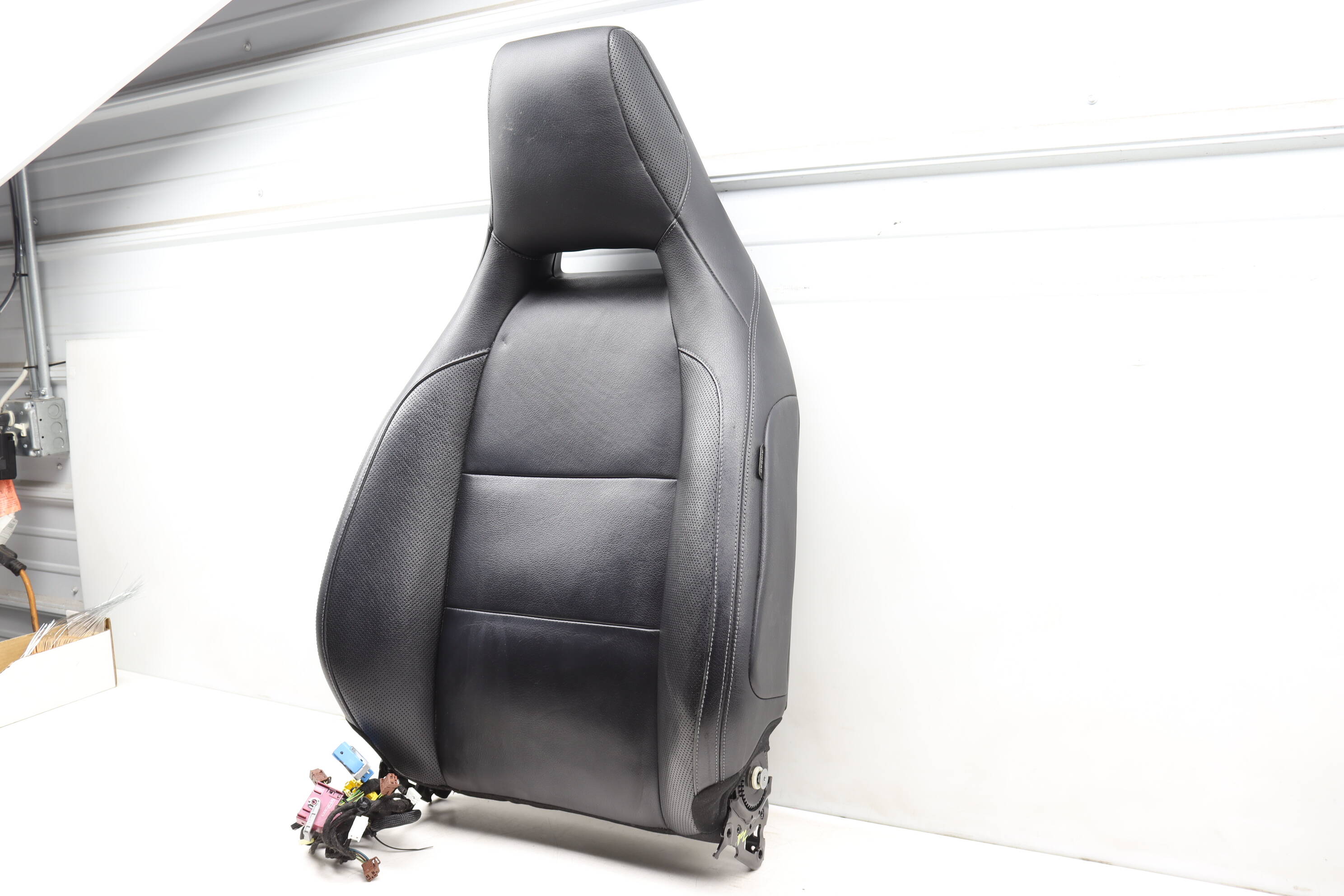 Upper Sport Seat Backrest Cushion Assembly 0009108104
